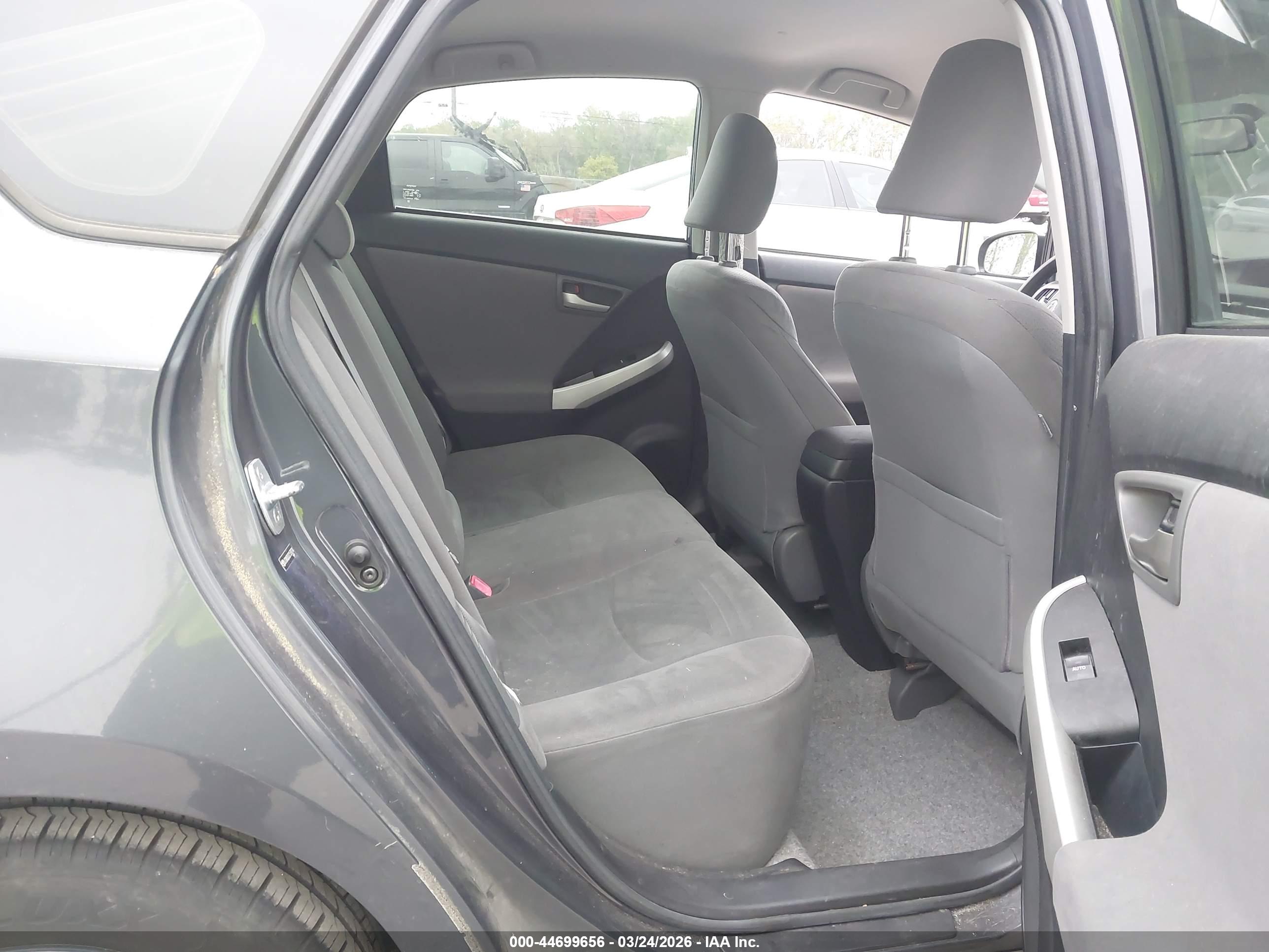 TOYOTA PRIUS image 8
