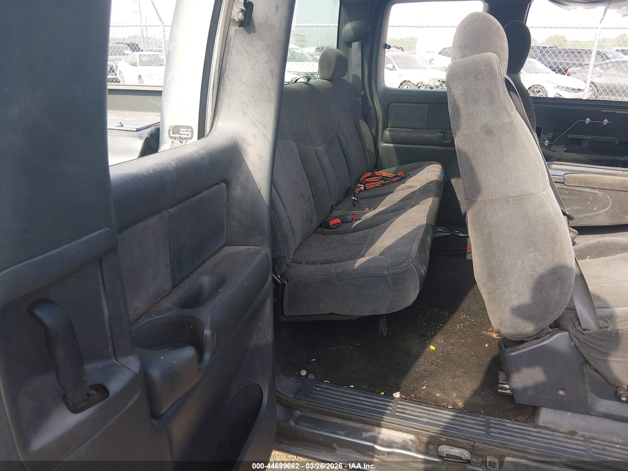 CHEVROLET SILVERADO image 8