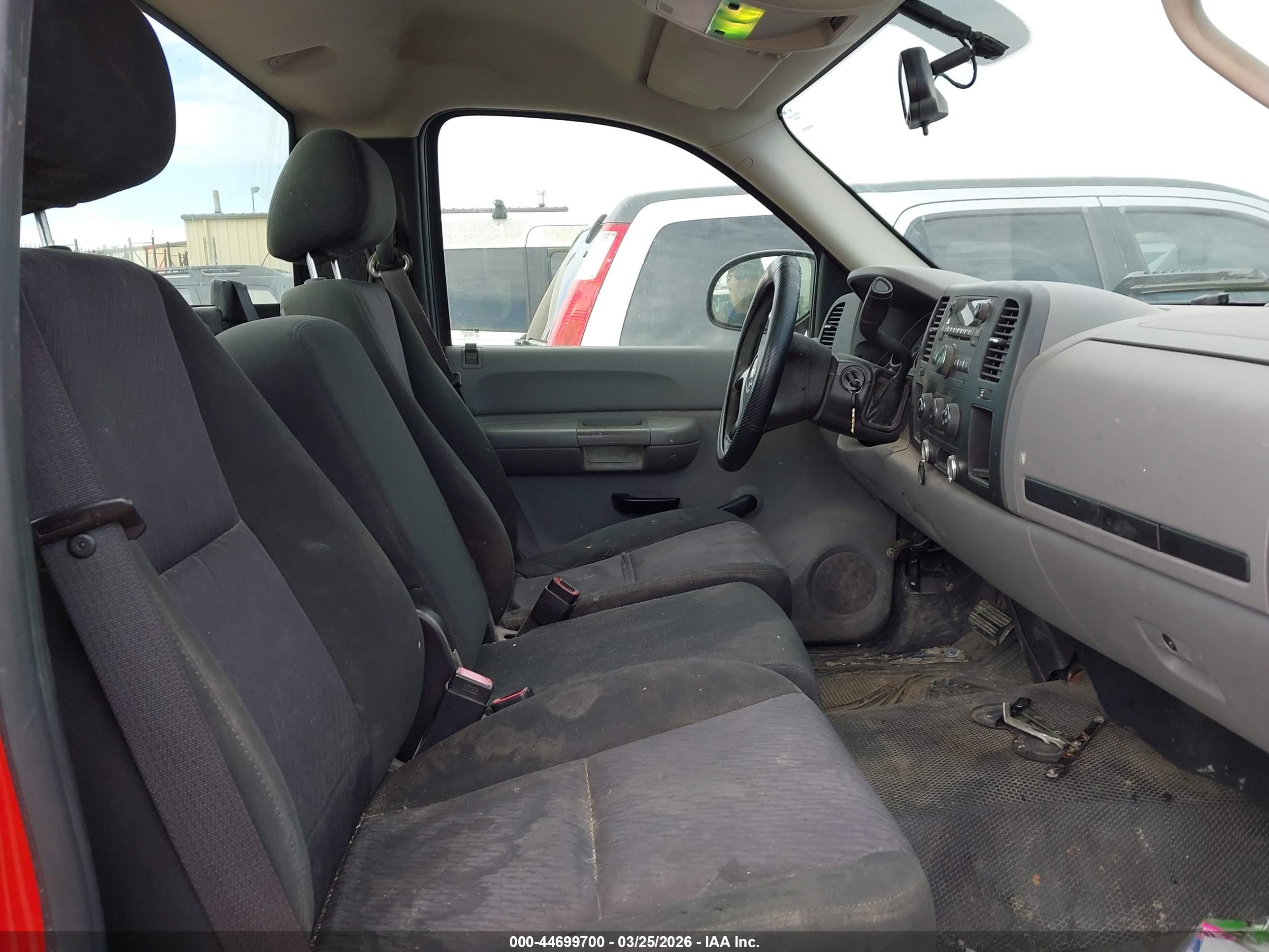 CHEVROLET SILVERADO image 5