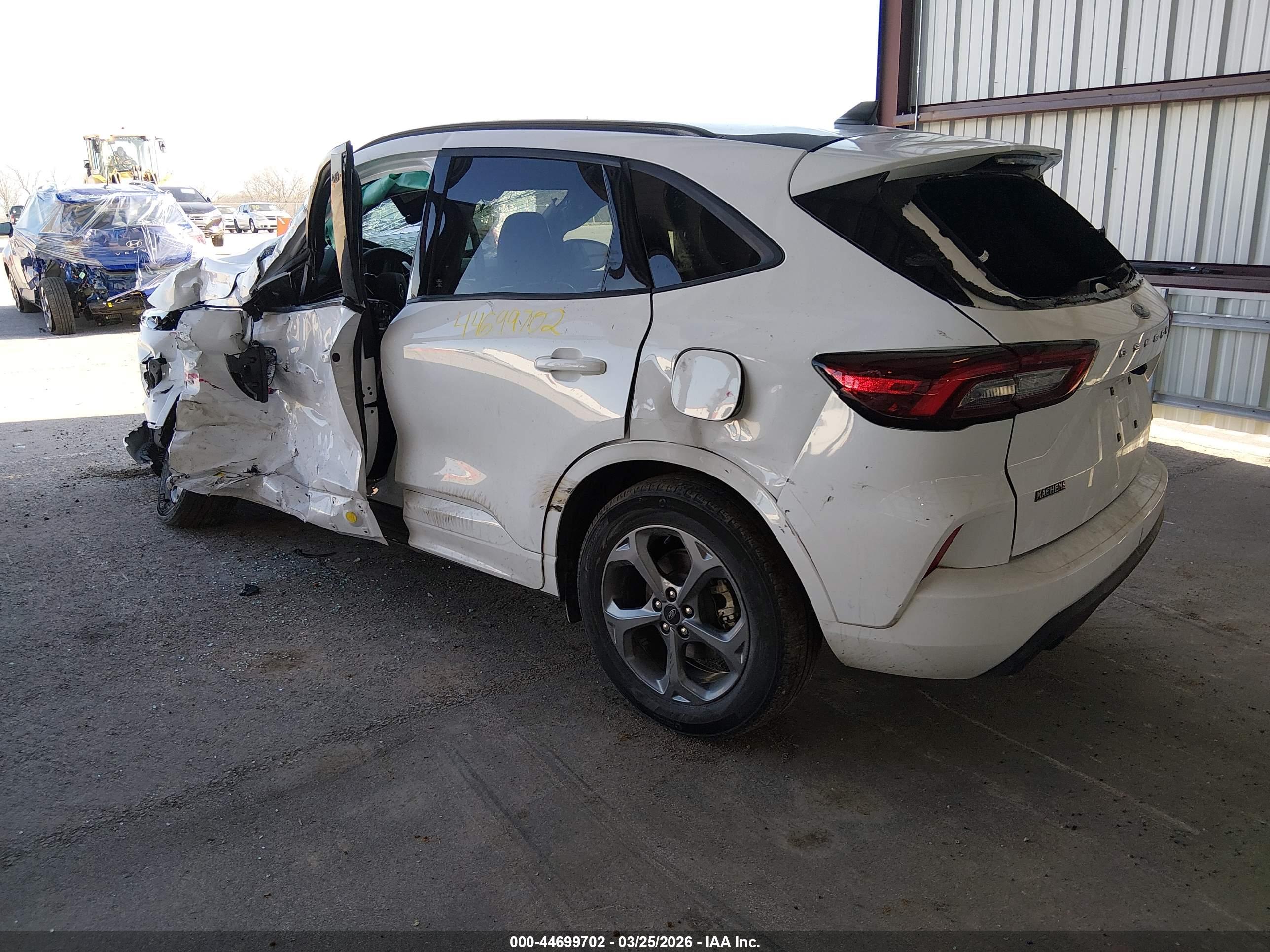 FORD ESCAPE image 3