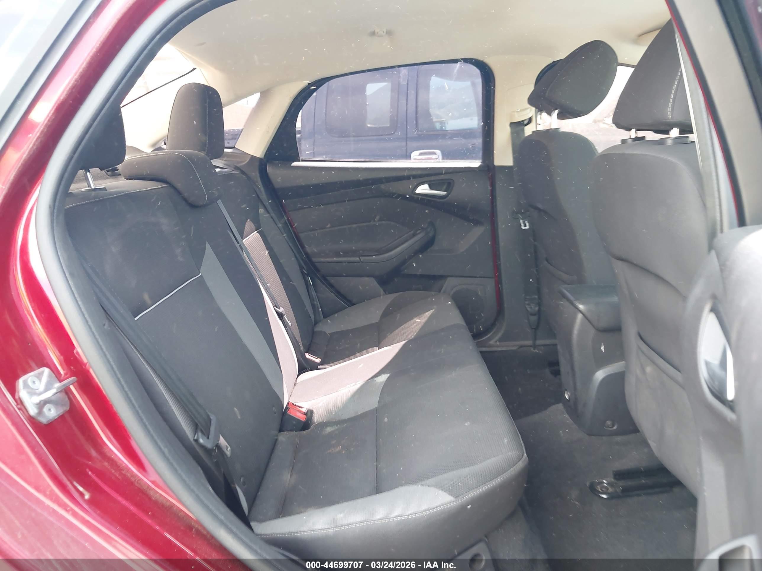 FORD FOCUS image 8