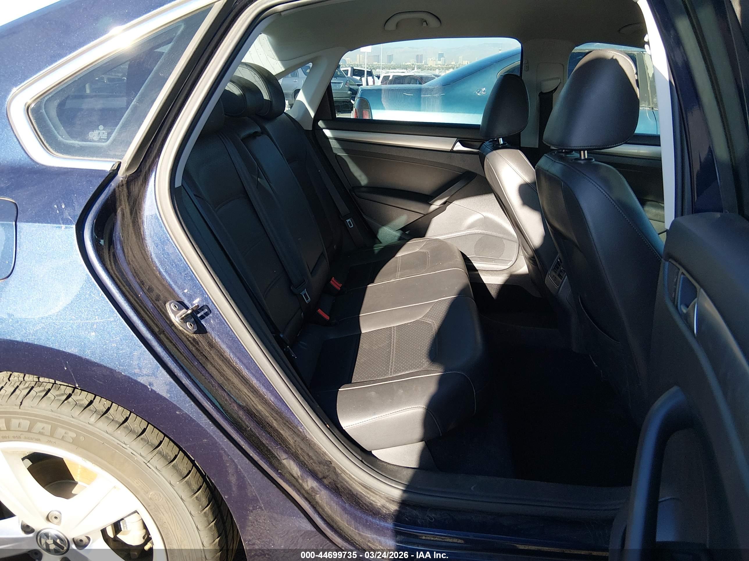 VOLKSWAGEN PASSAT image 8