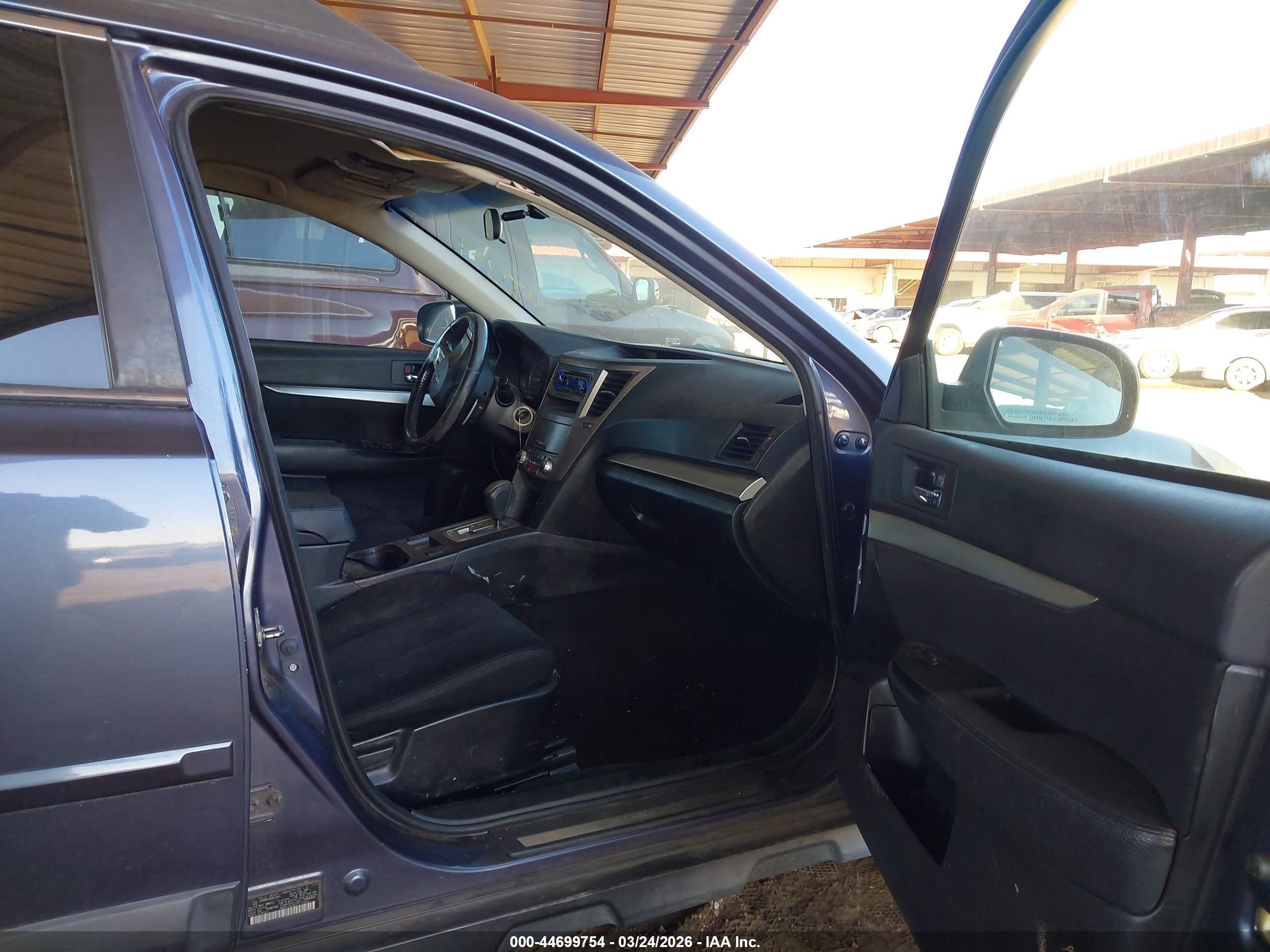 SUBARU OUTBACK image 5