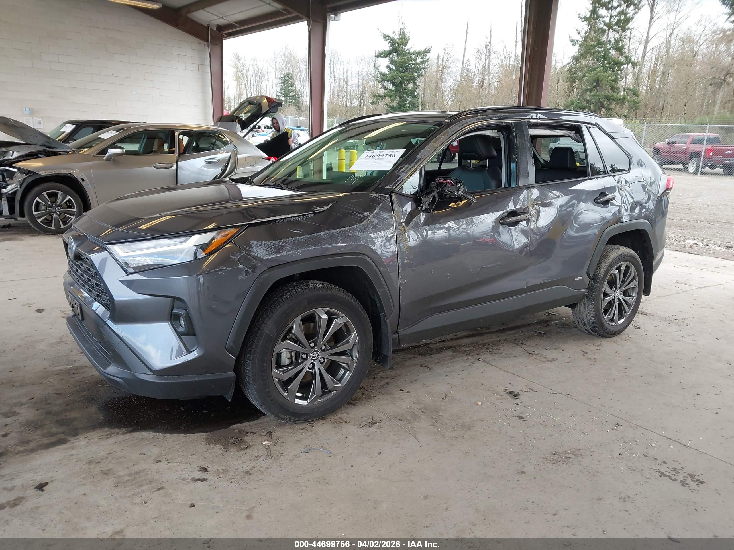 TOYOTA RAV4 image 2