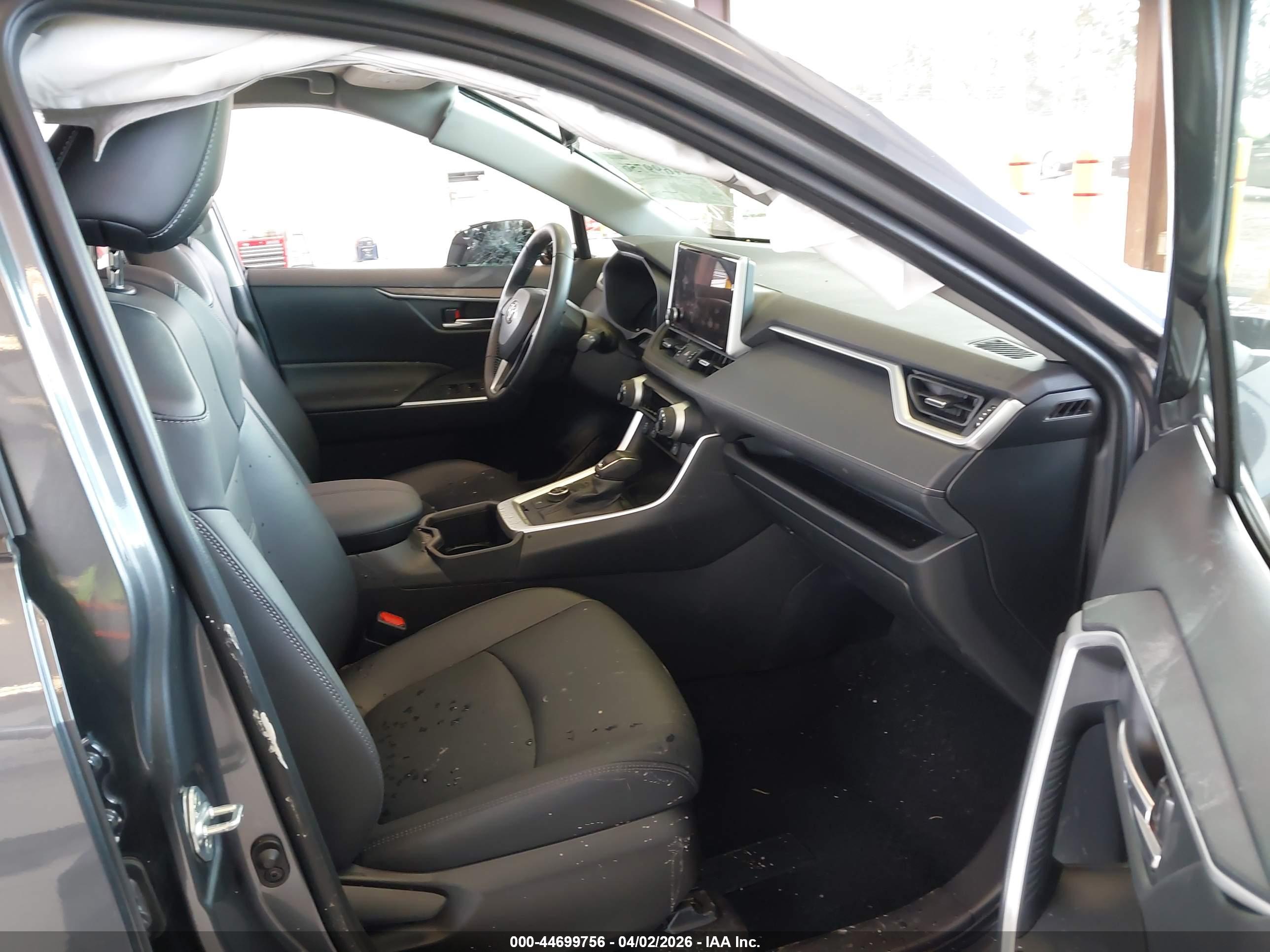 TOYOTA RAV4 image 5
