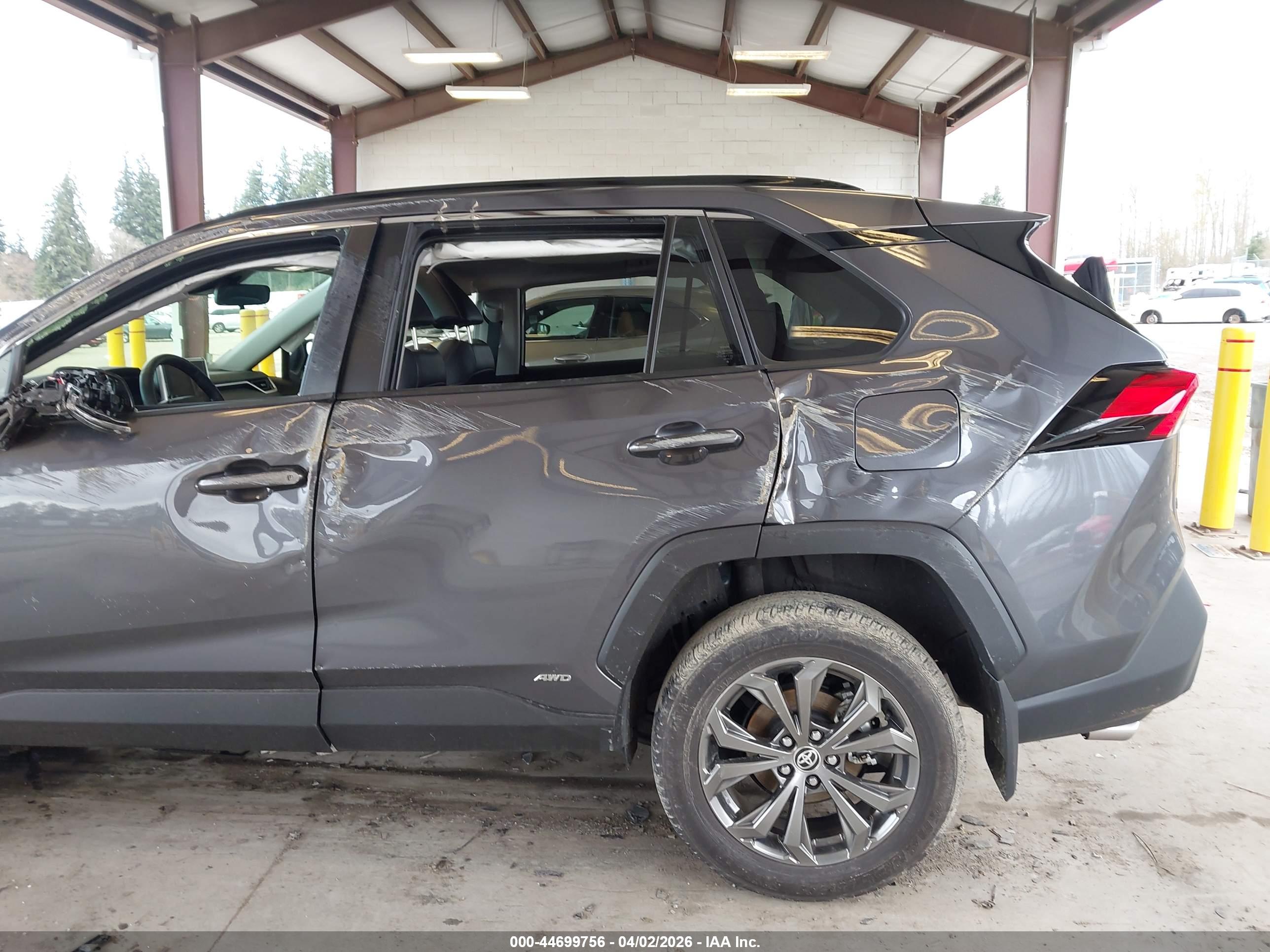TOYOTA RAV4 image 6