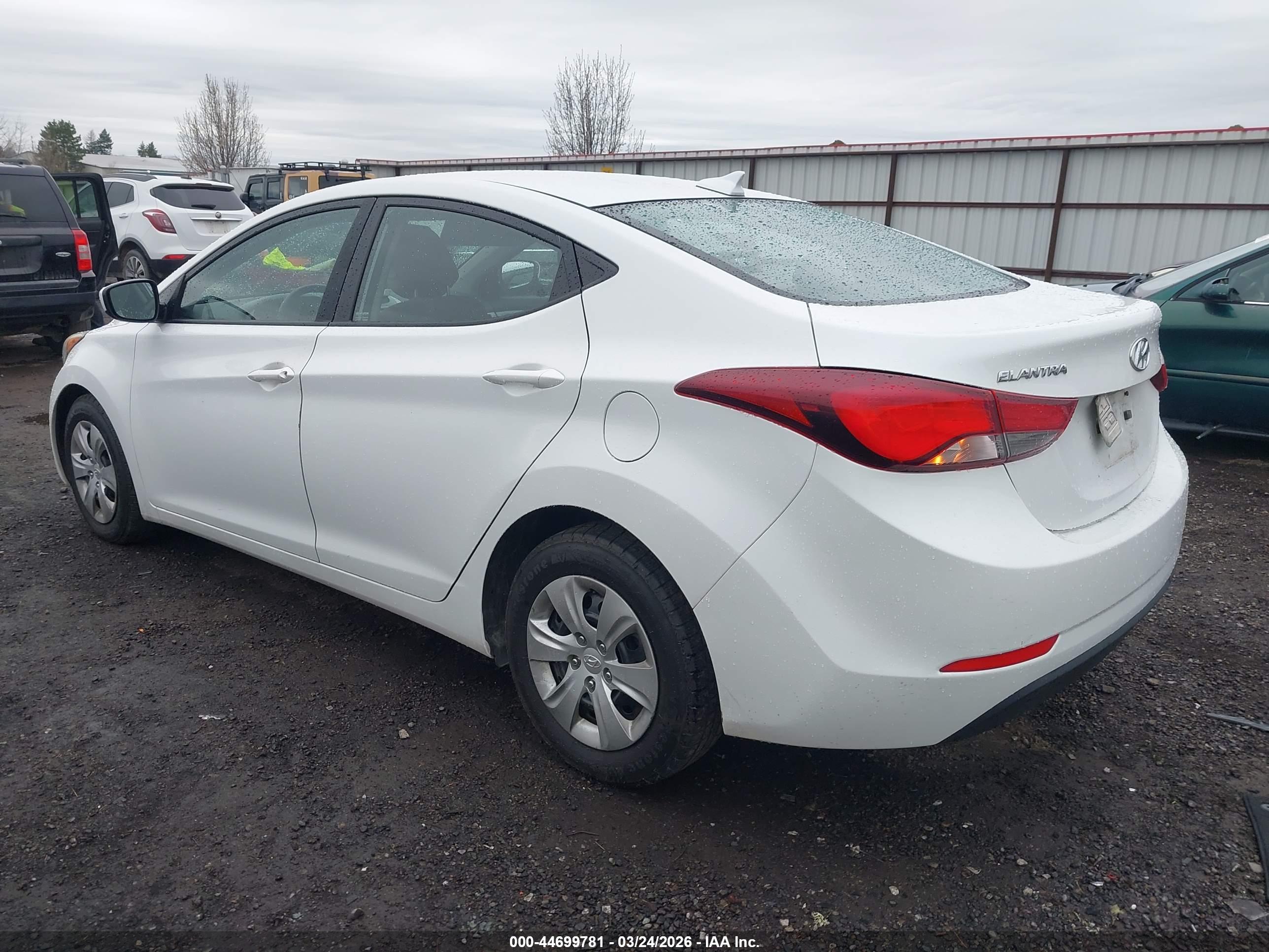 HYUNDAI ELANTRA image 3