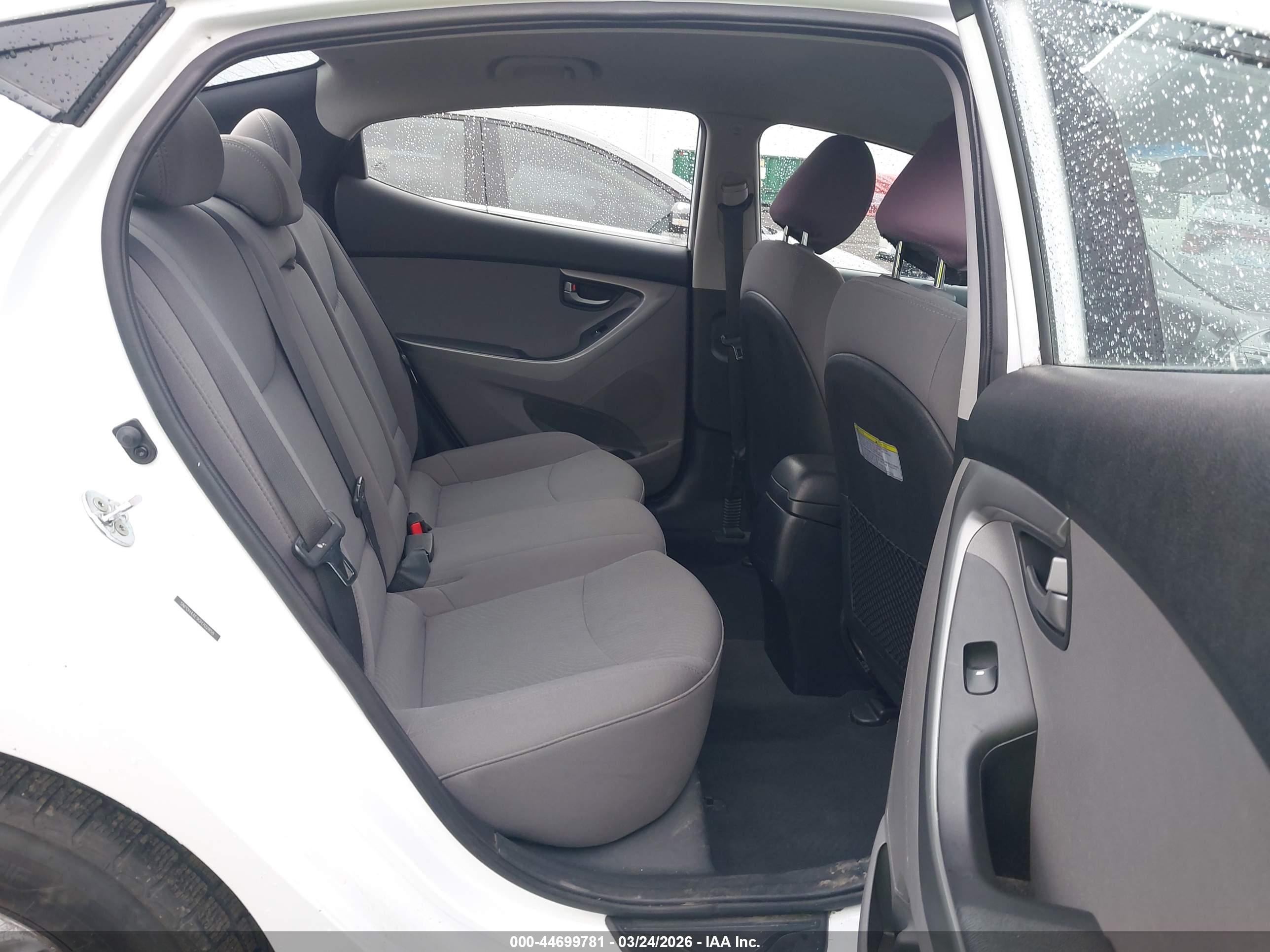 HYUNDAI ELANTRA image 8