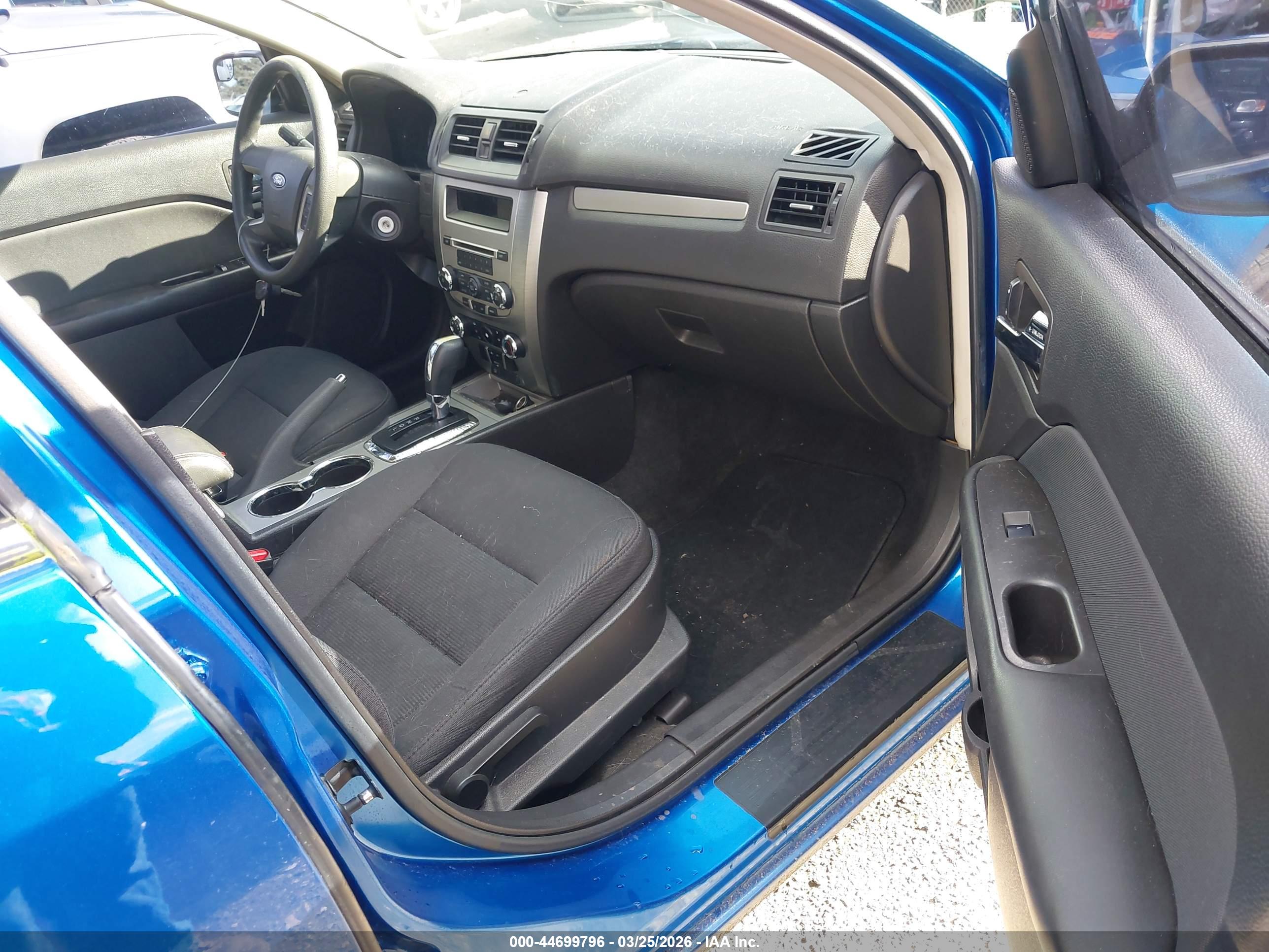 FORD FUSION image 5