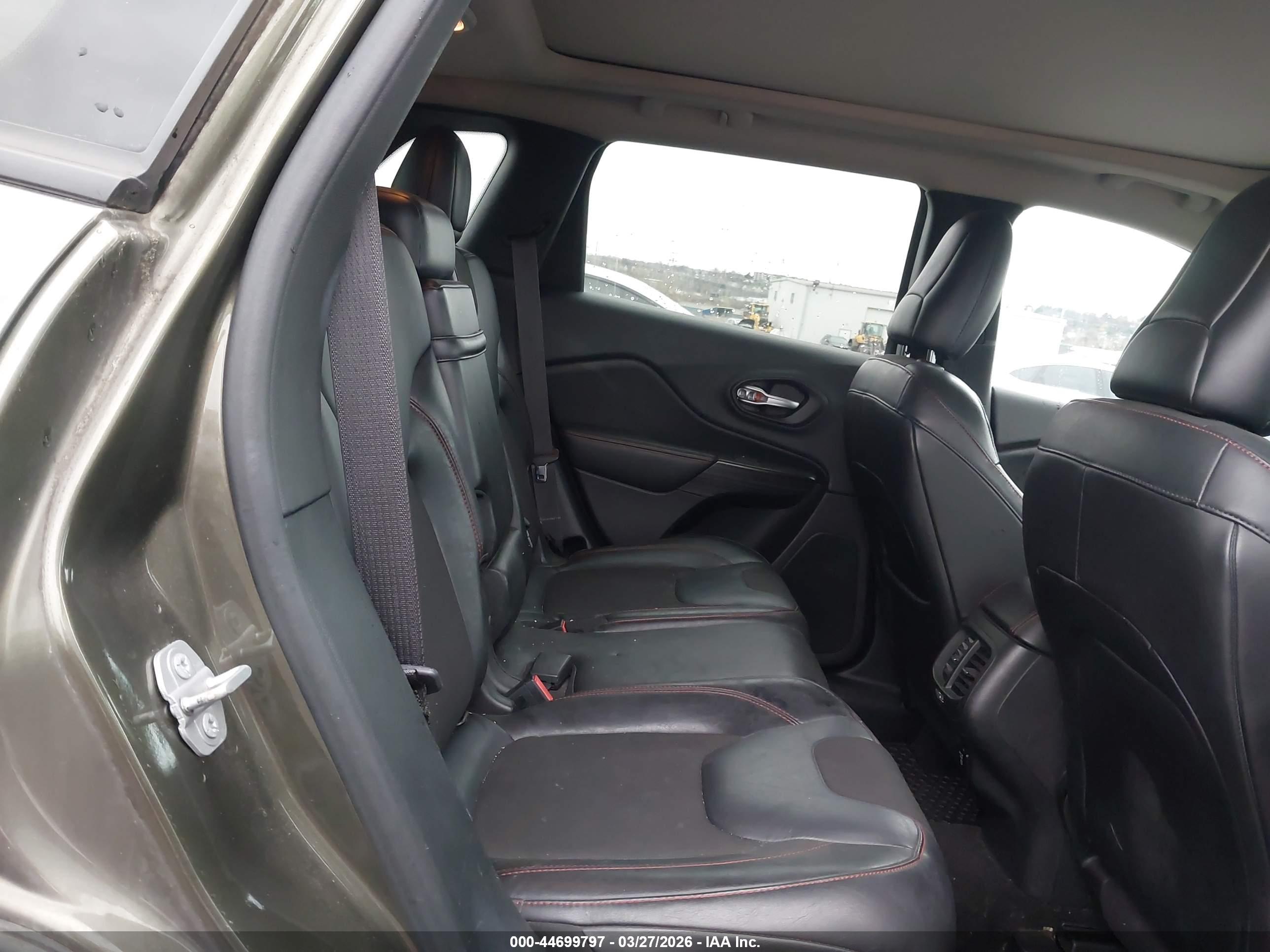 JEEP CHEROKEE image 8
