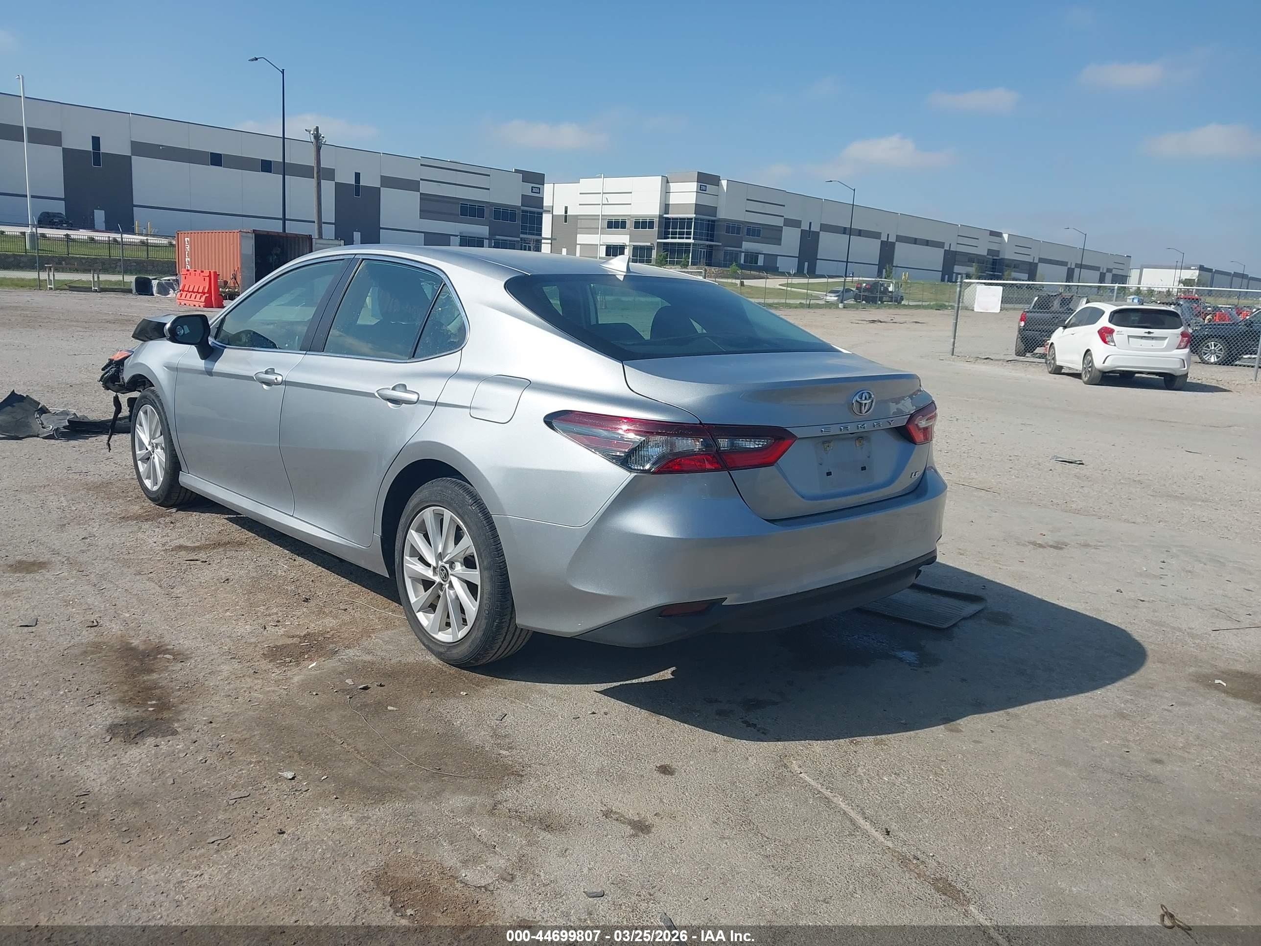 TOYOTA CAMRY image 3