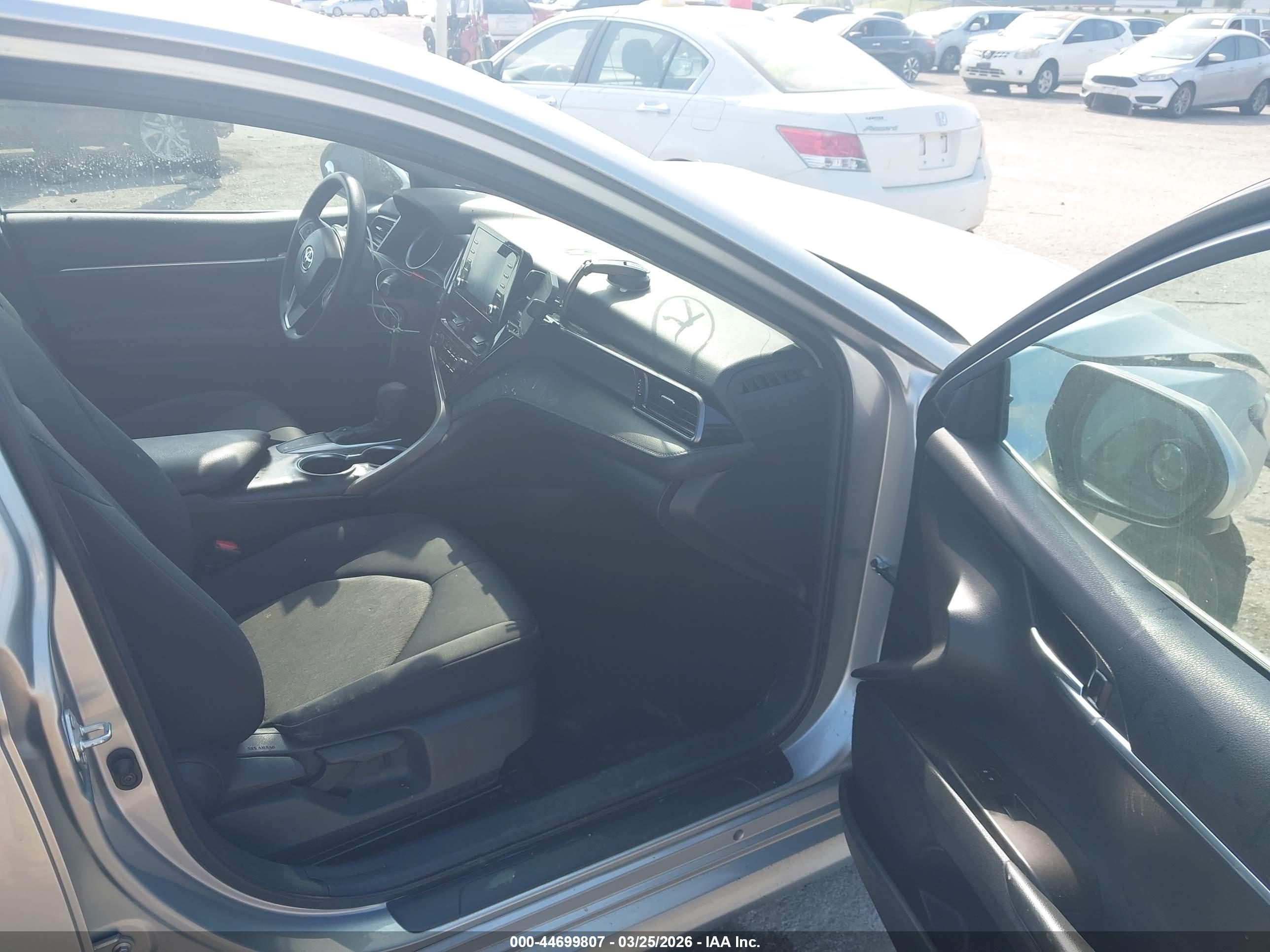 TOYOTA CAMRY image 5