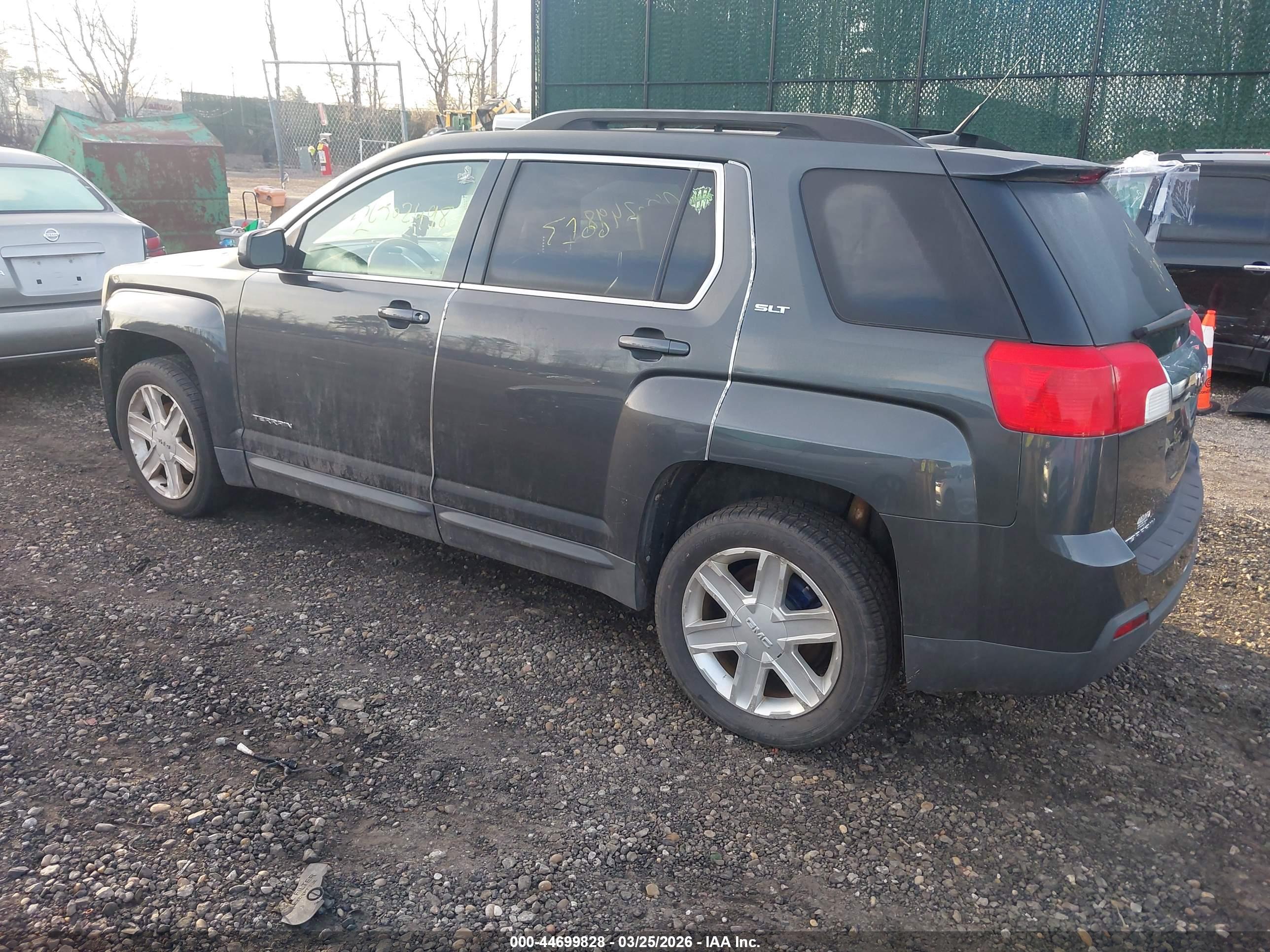 GMC TERRAIN image 3