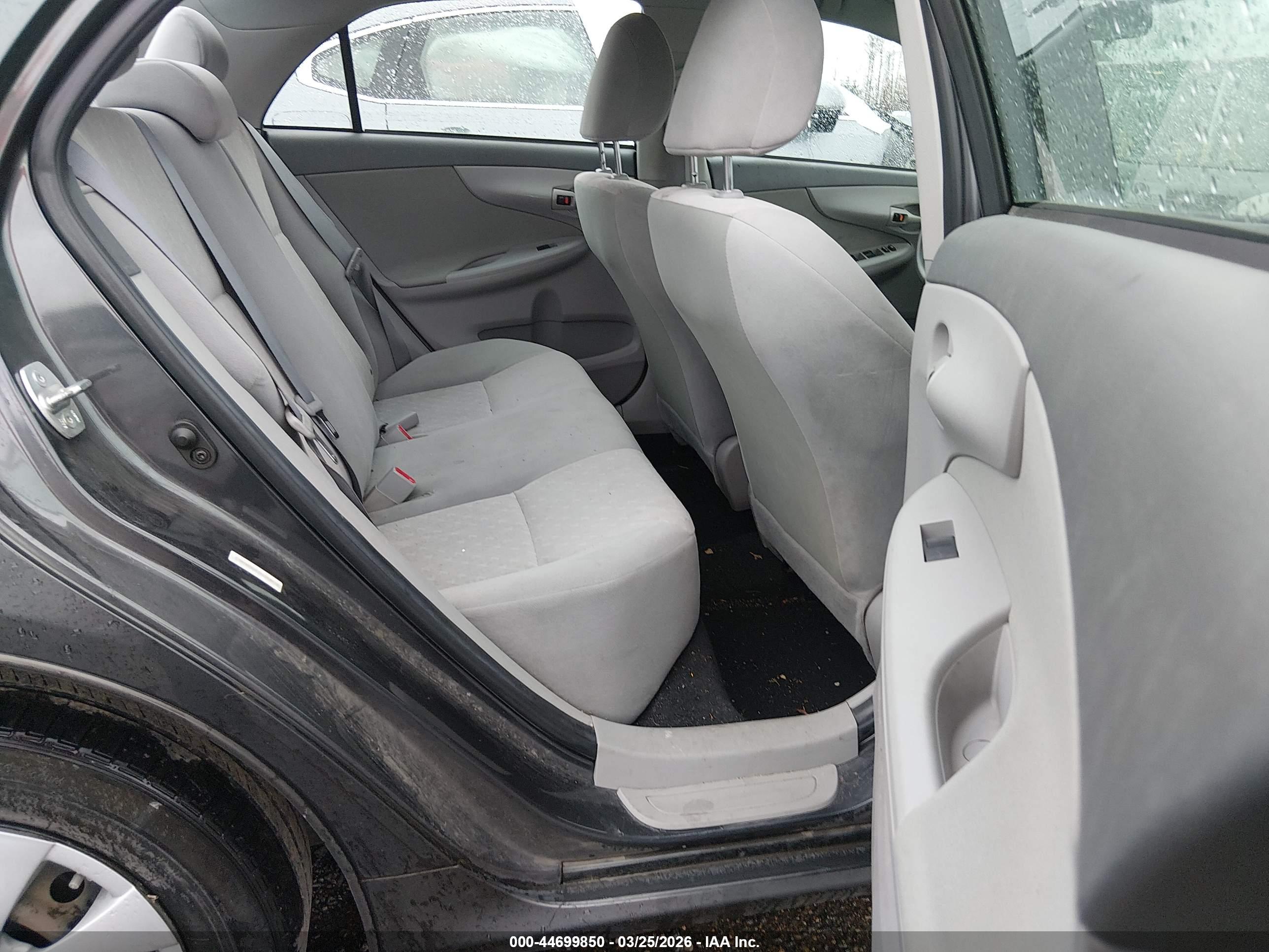 TOYOTA COROLLA image 8