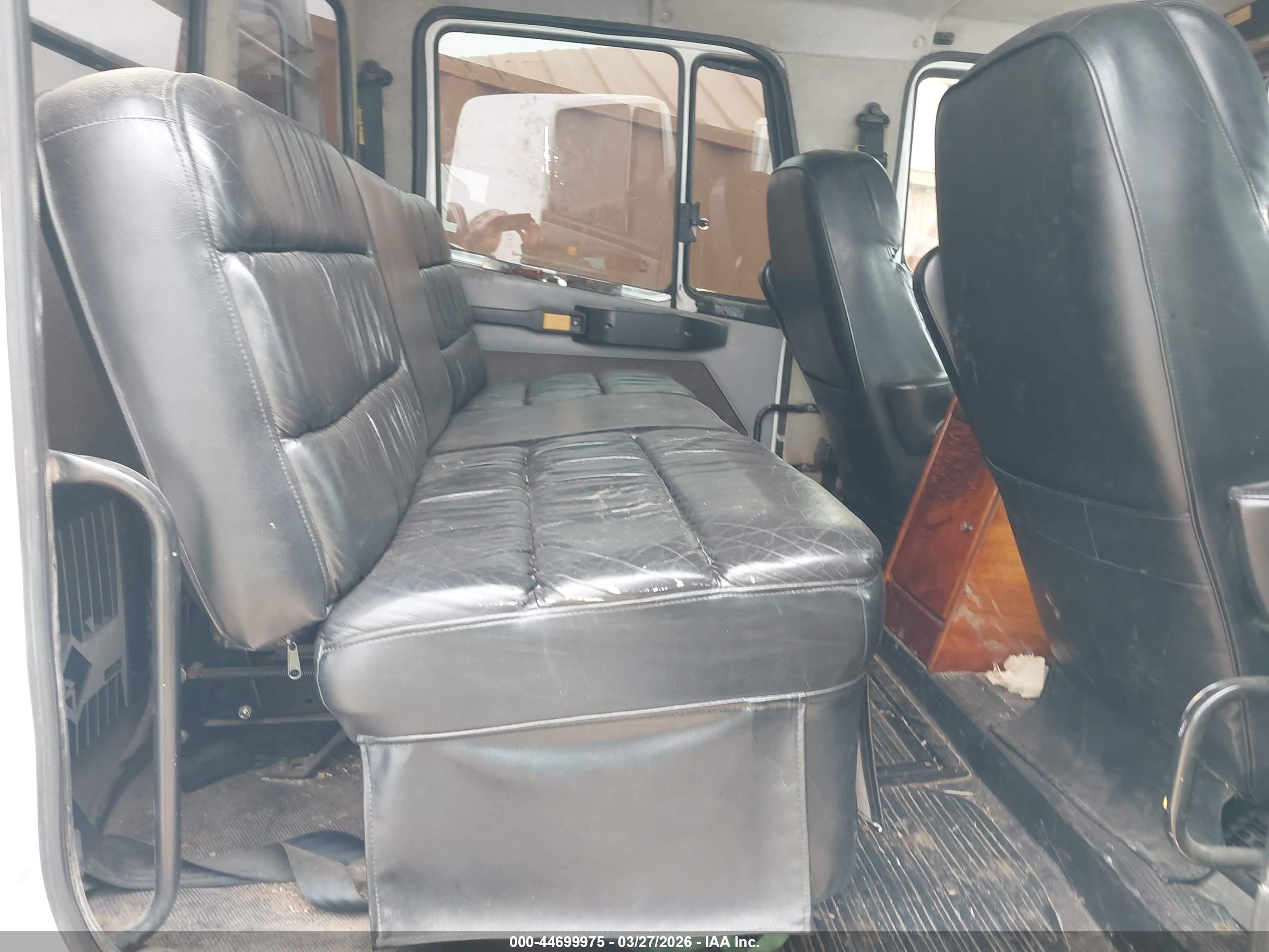 FREIGHTLINER MEDIUM image 7