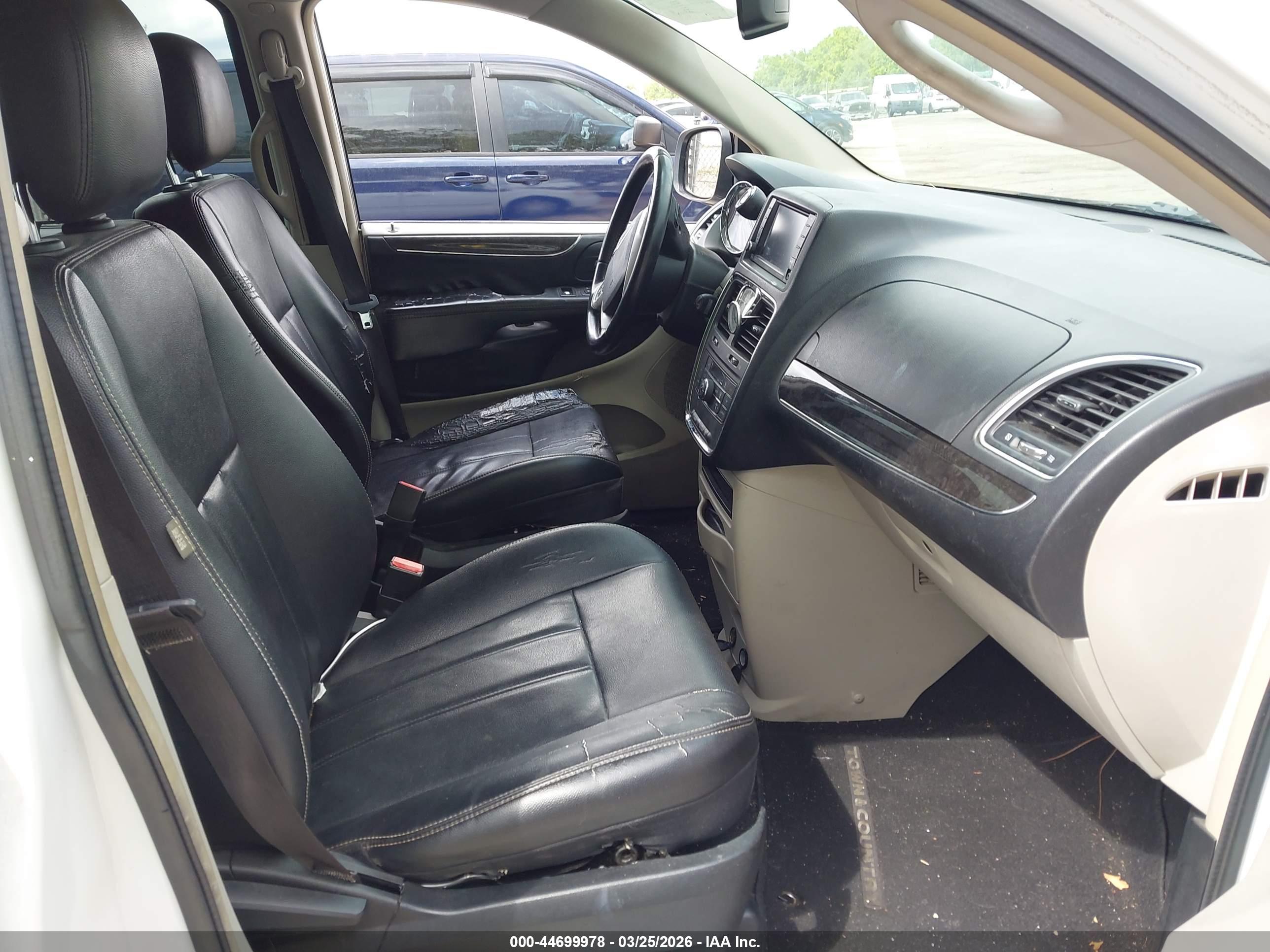 CHRYSLER TOWN image 5