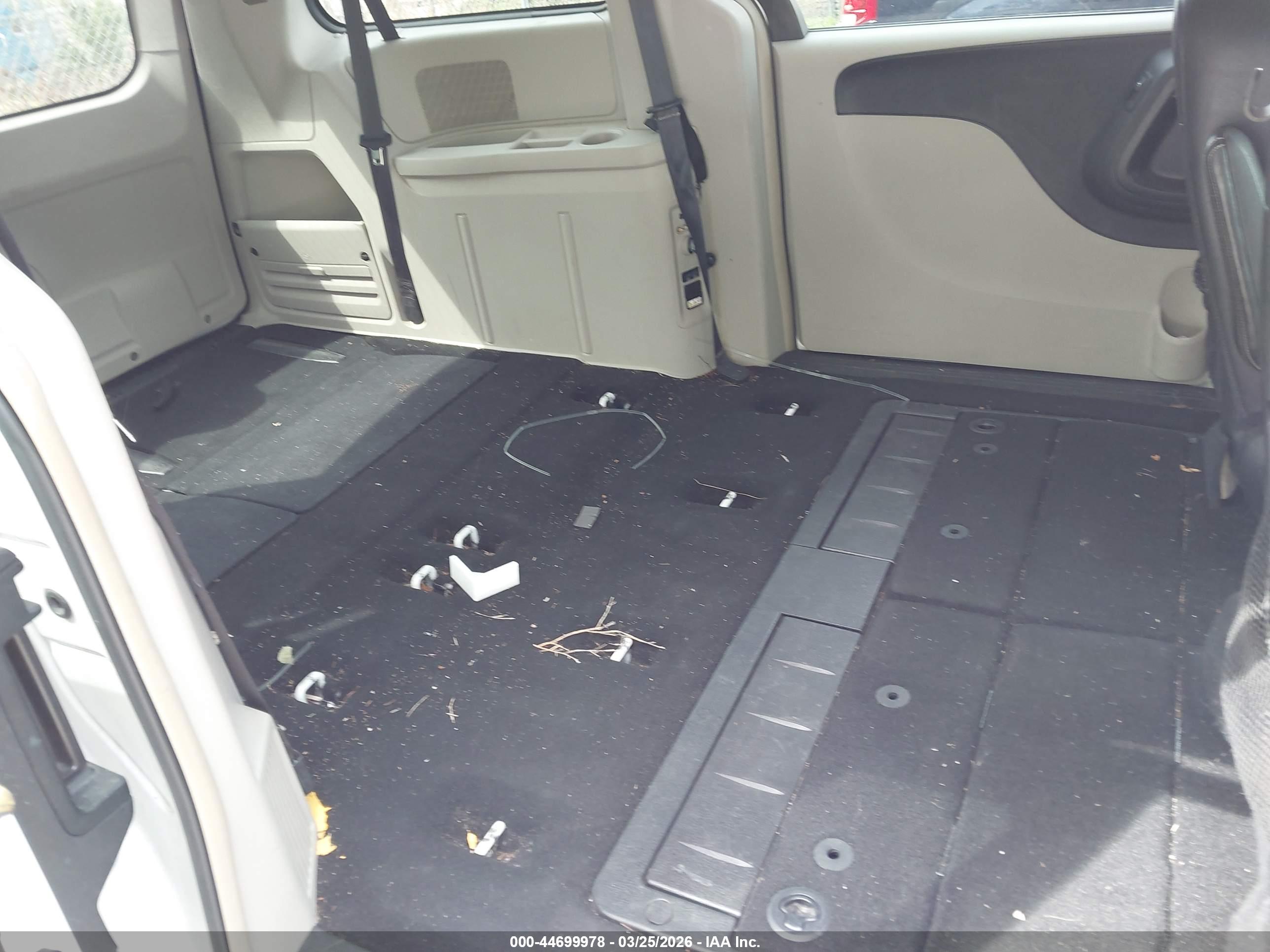 CHRYSLER TOWN image 8