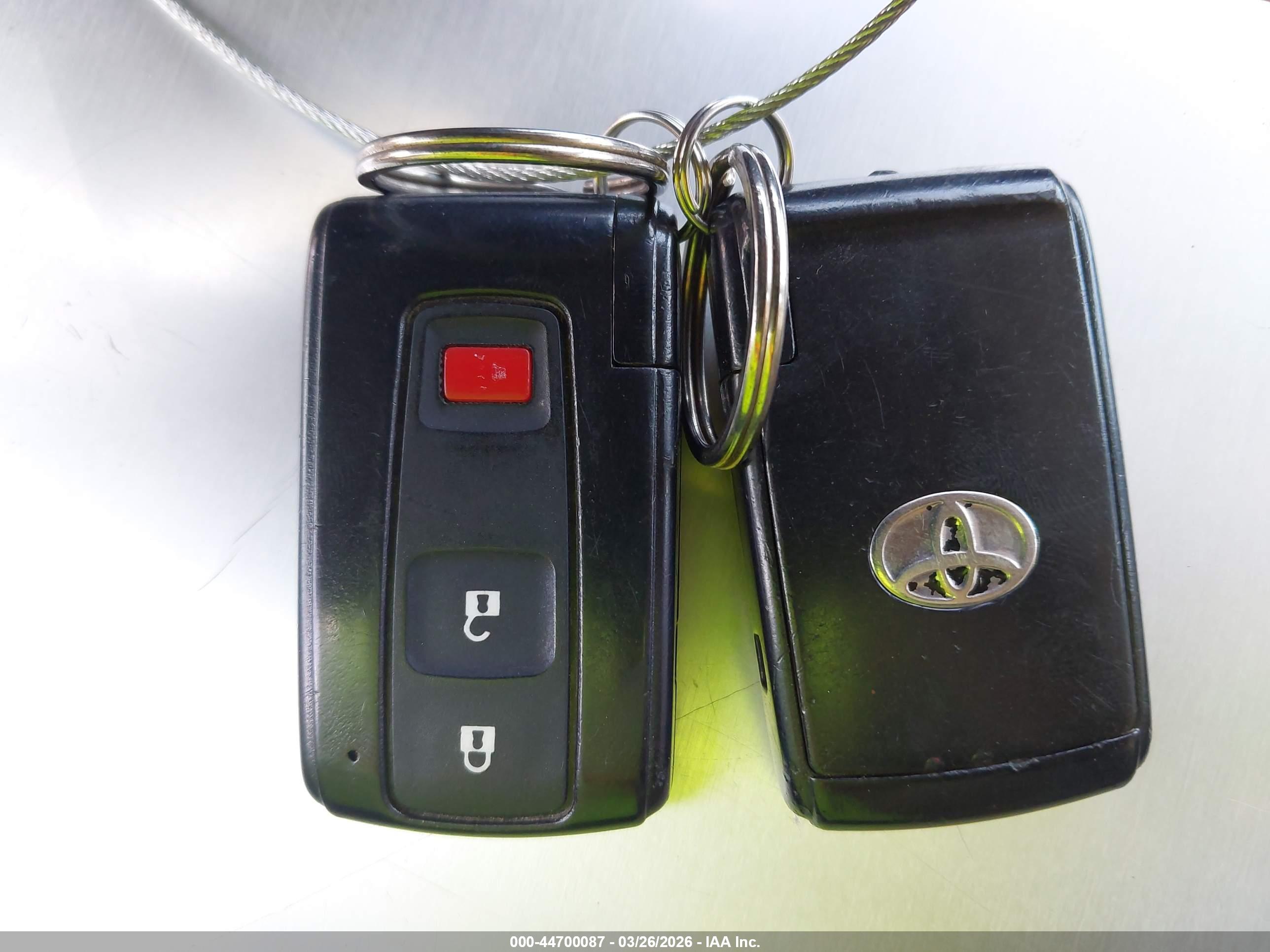 TOYOTA PRIUS image 11