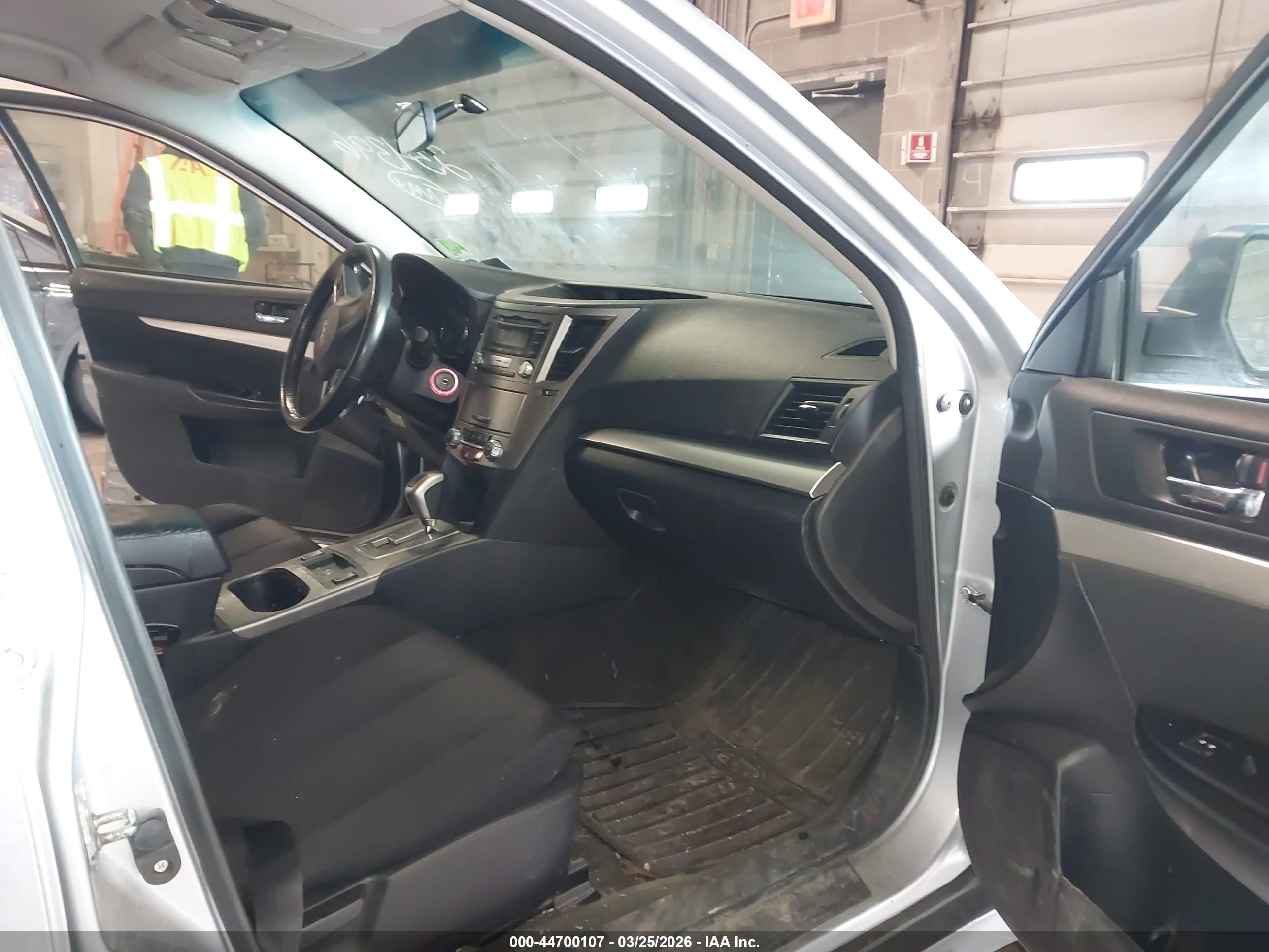 SUBARU OUTBACK image 5