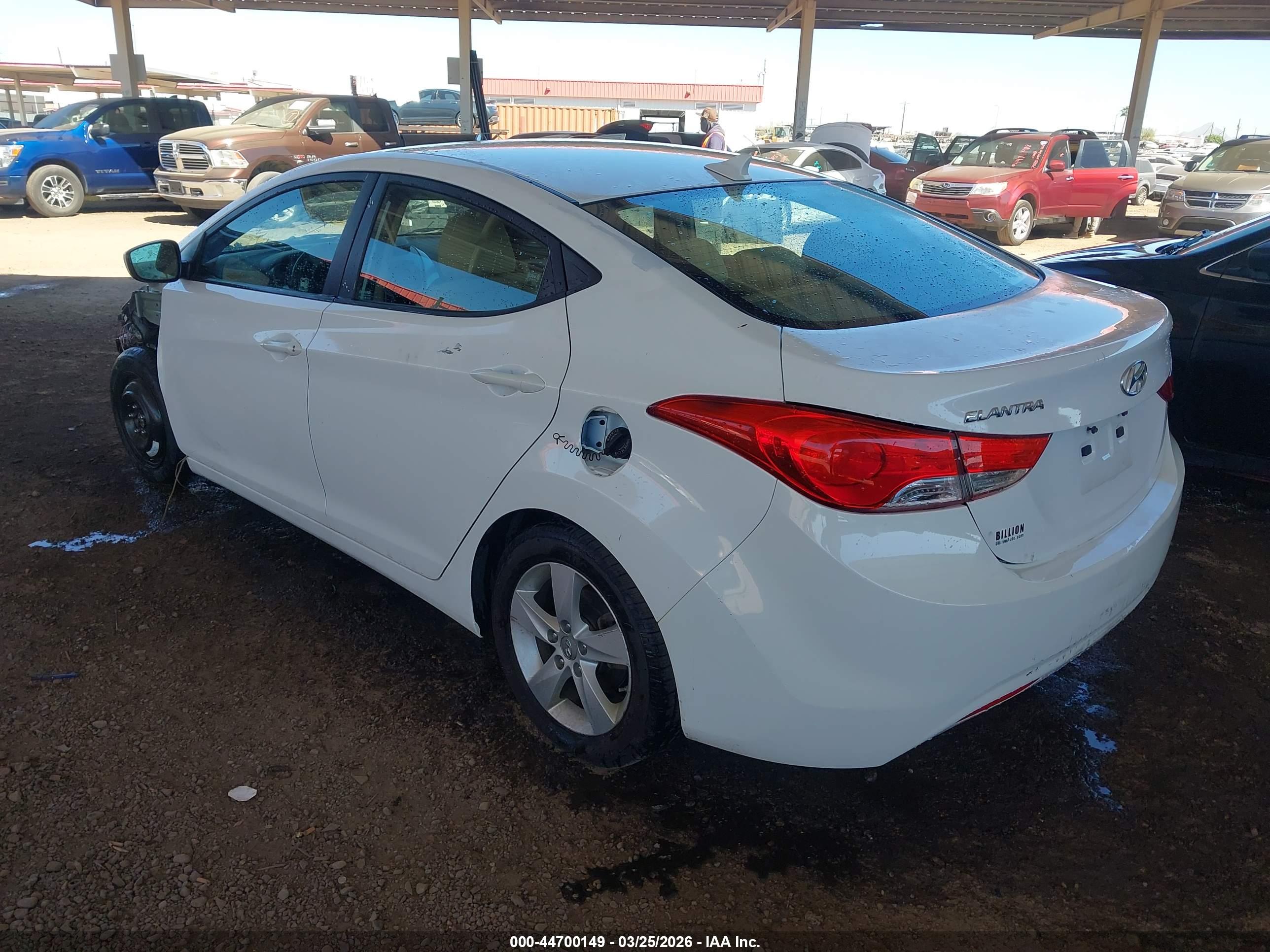 HYUNDAI ELANTRA image 3
