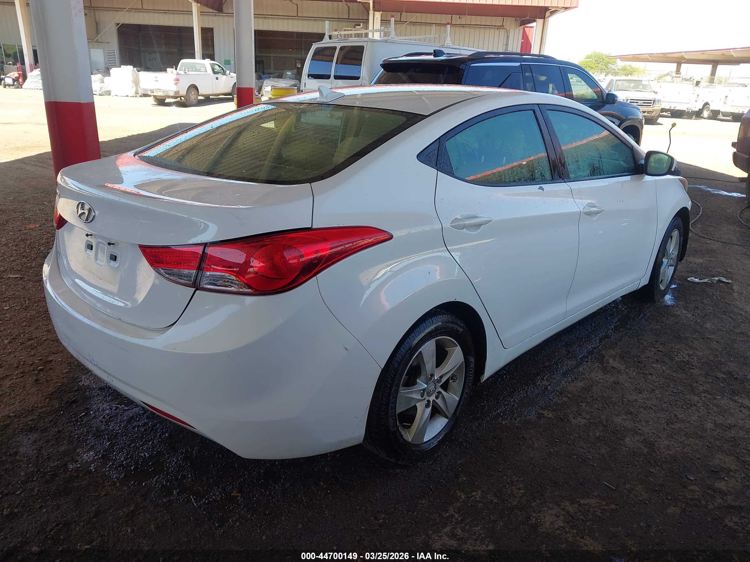 HYUNDAI ELANTRA image 4