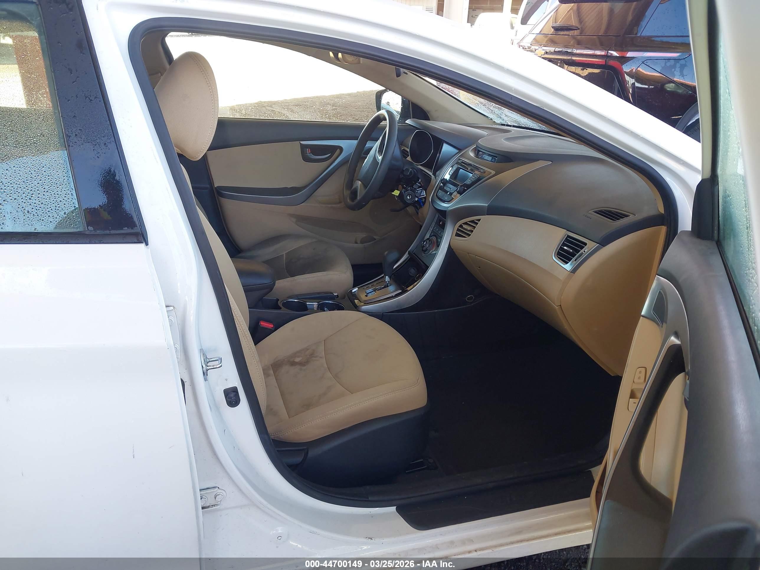 HYUNDAI ELANTRA image 5