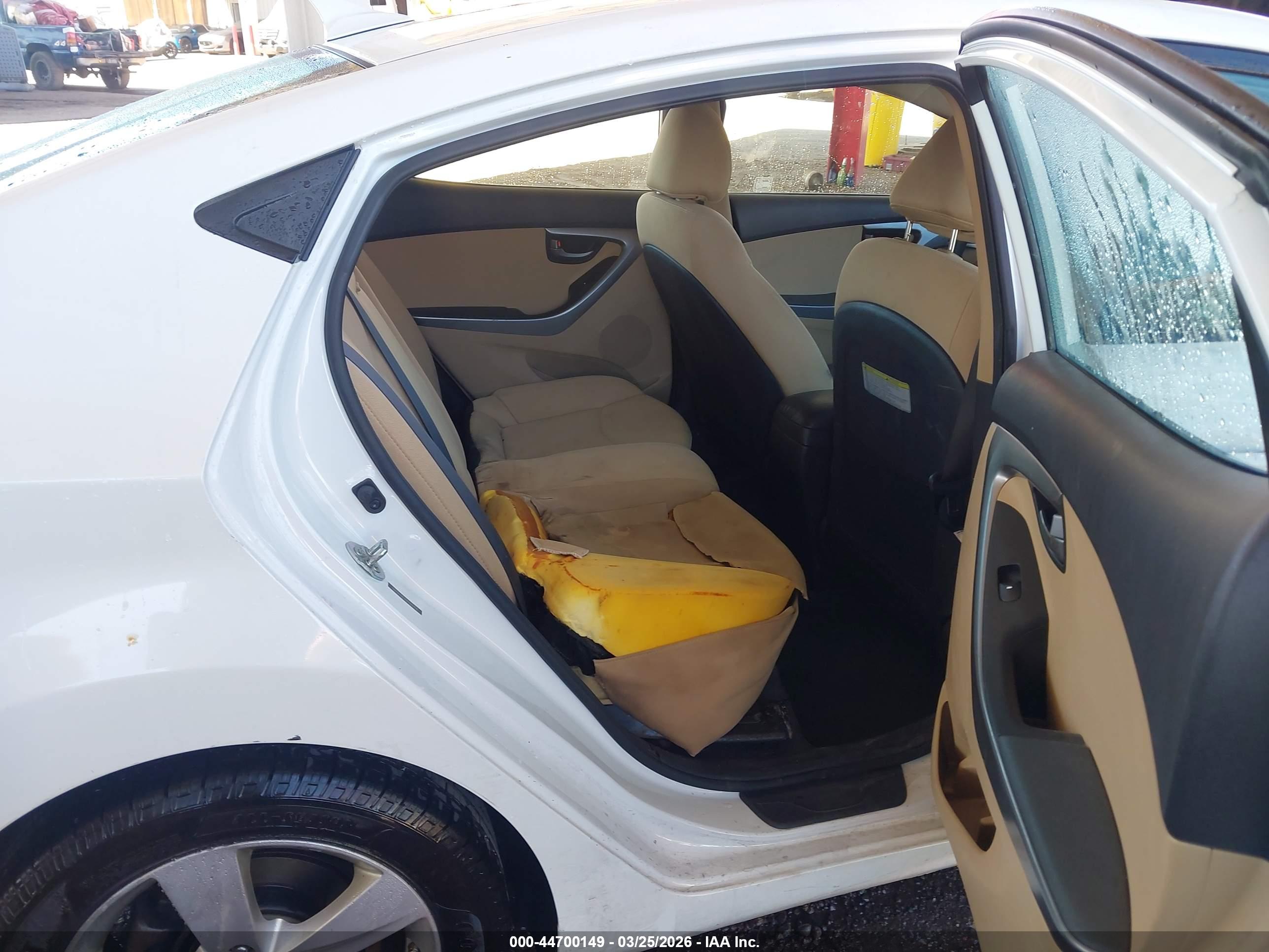 HYUNDAI ELANTRA image 8