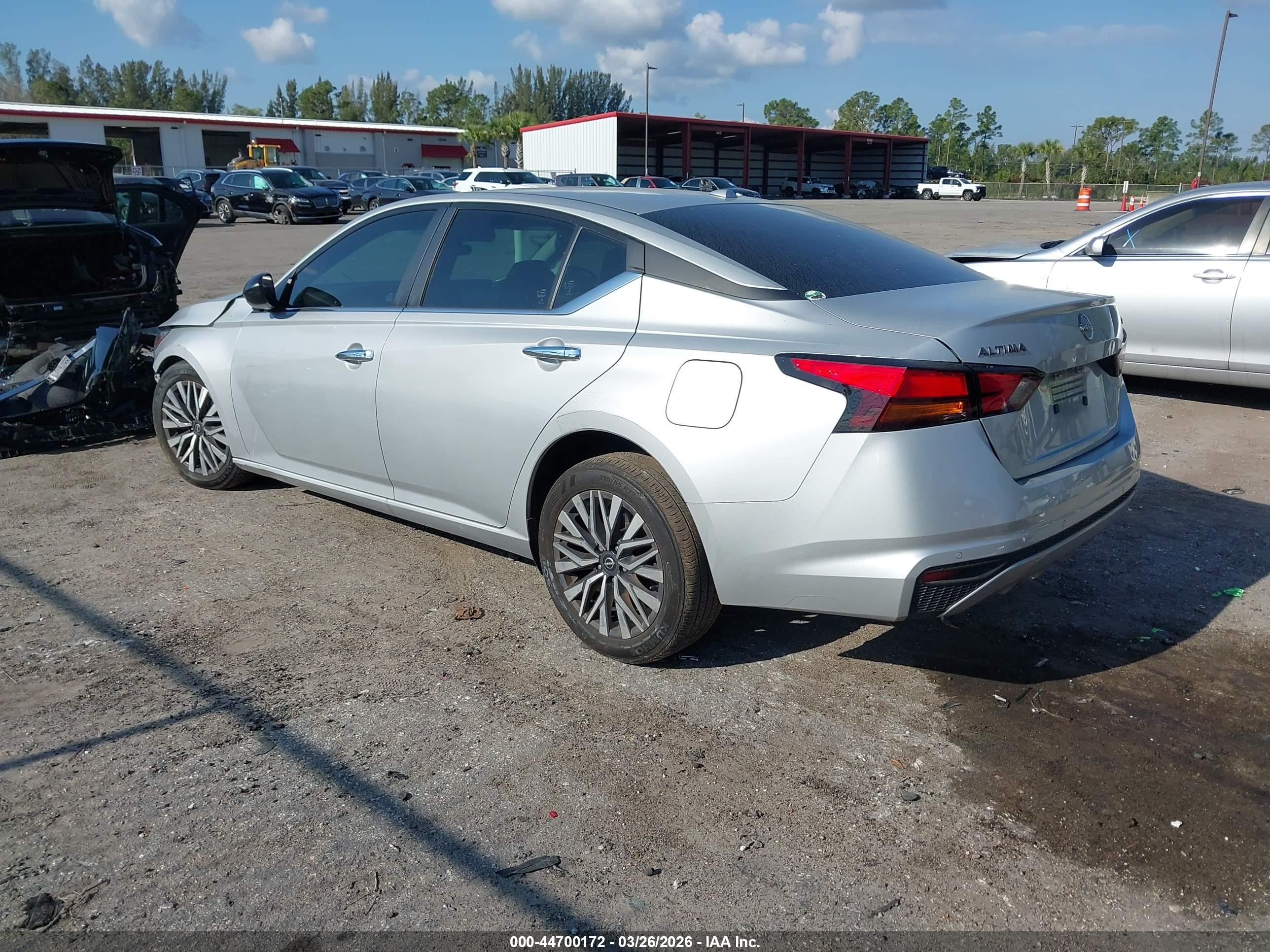 NISSAN ALTIMA image 3