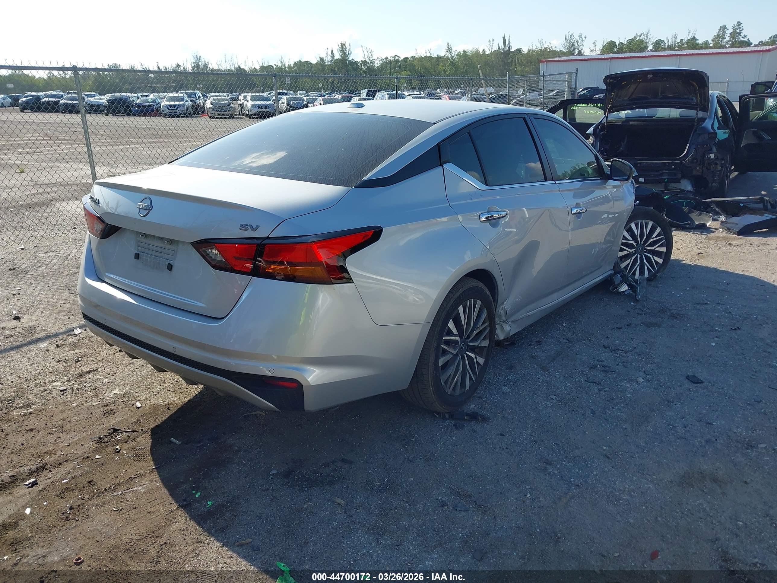 NISSAN ALTIMA image 4
