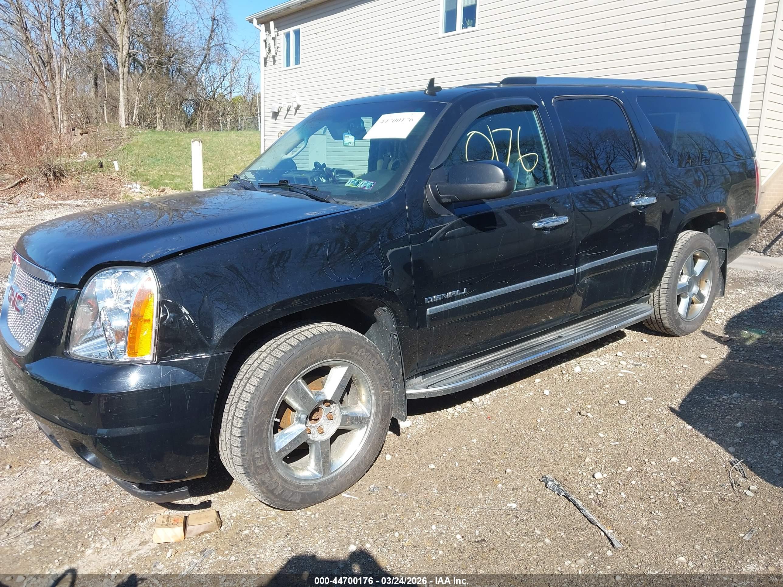 GMC YUKON image 2