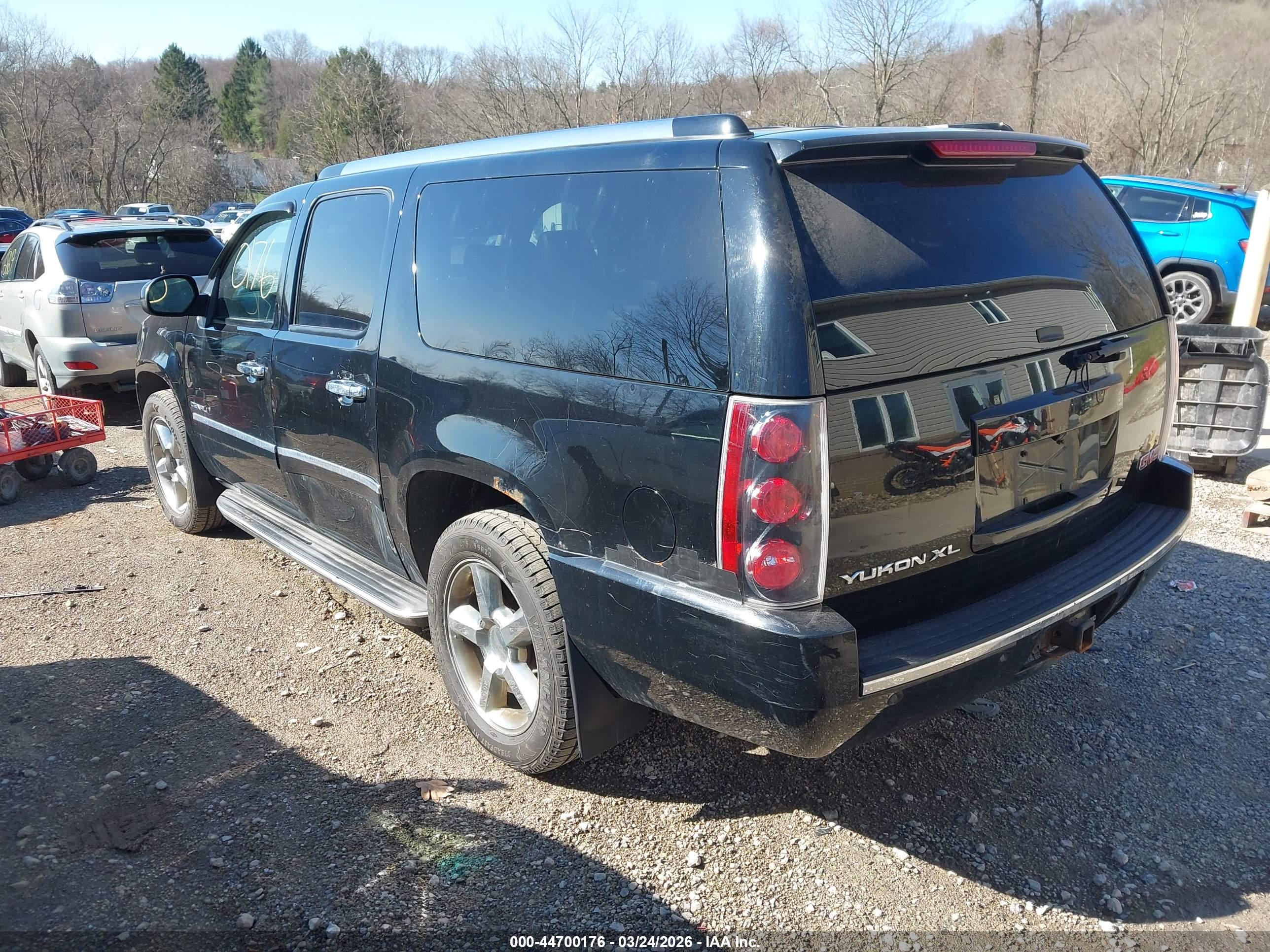 GMC YUKON image 3