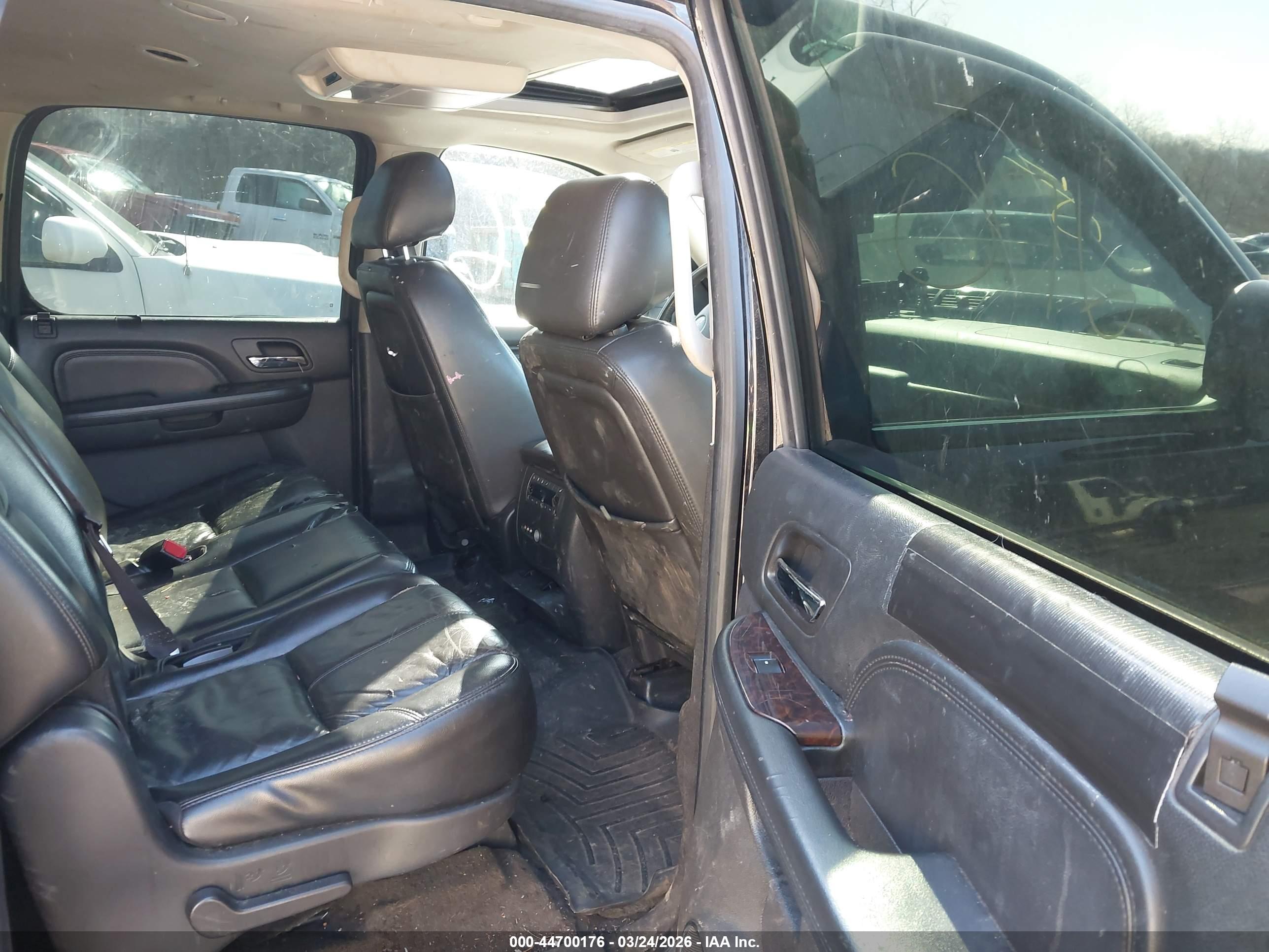 GMC YUKON image 8