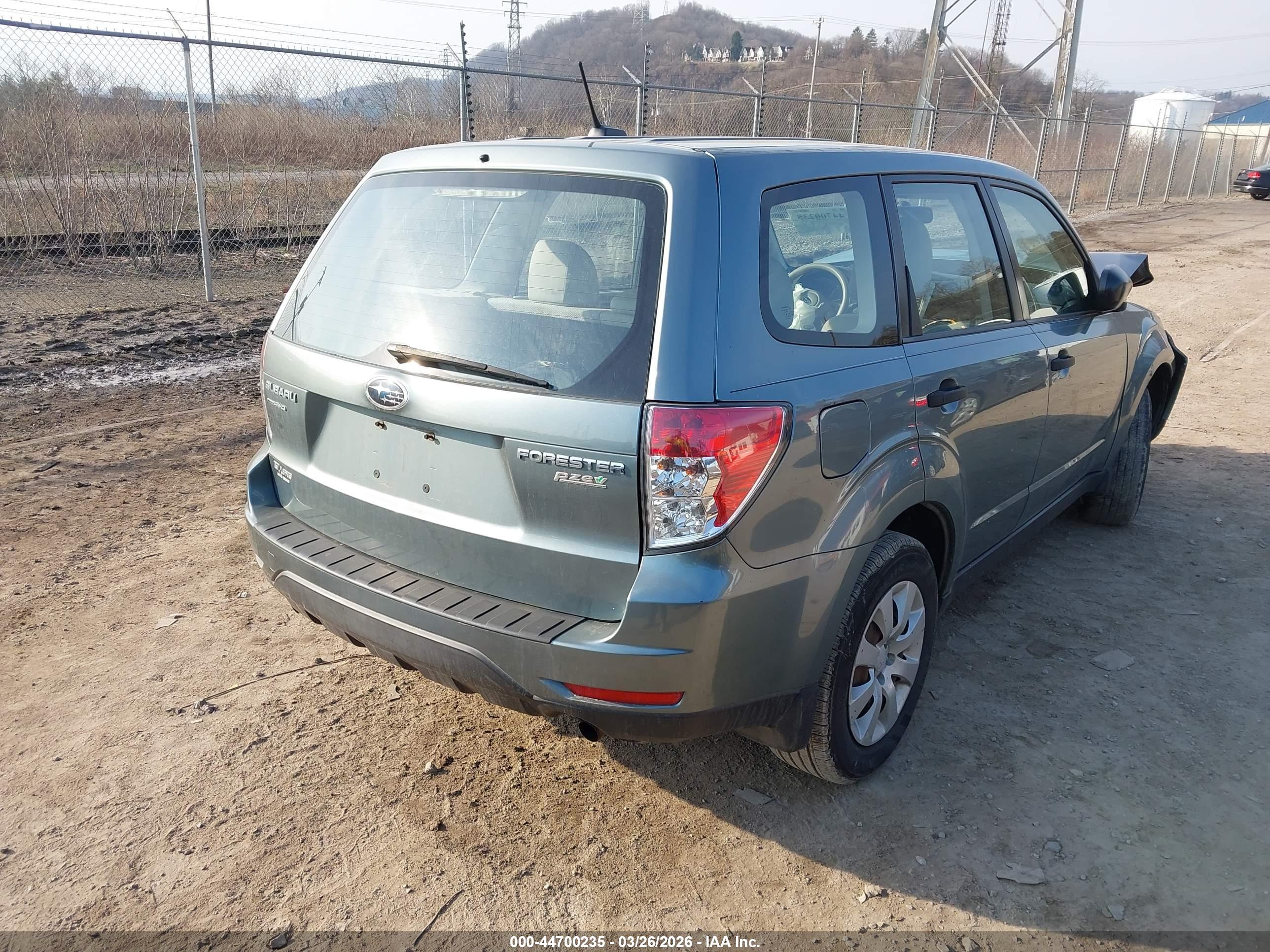 SUBARU FORESTER image 4