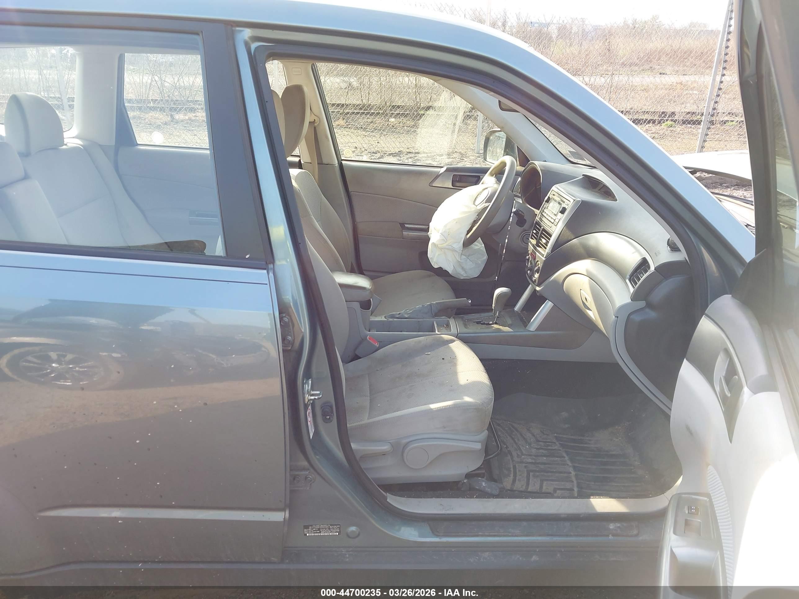 SUBARU FORESTER image 5