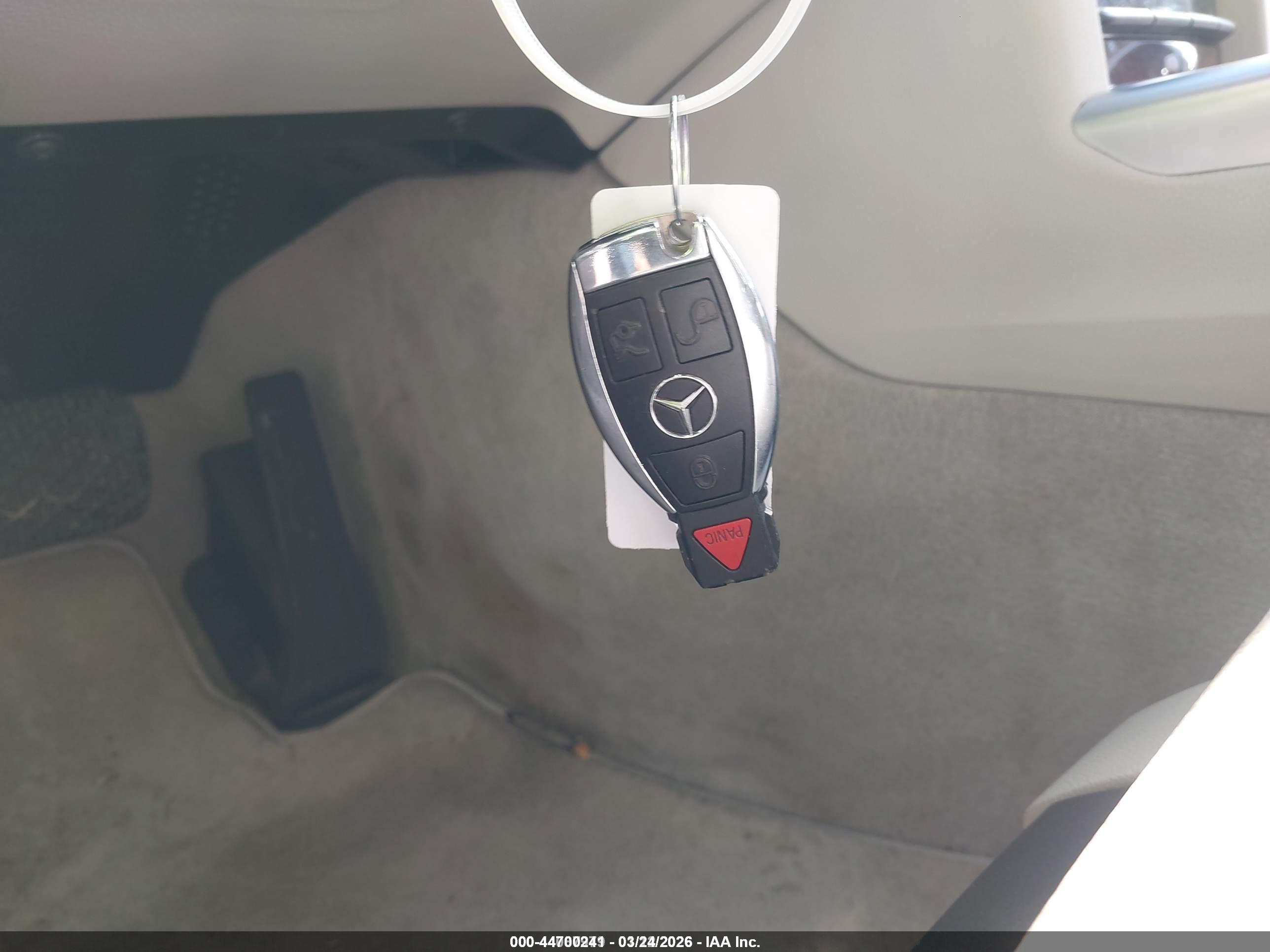 MERCEDES-BENZ E image 11