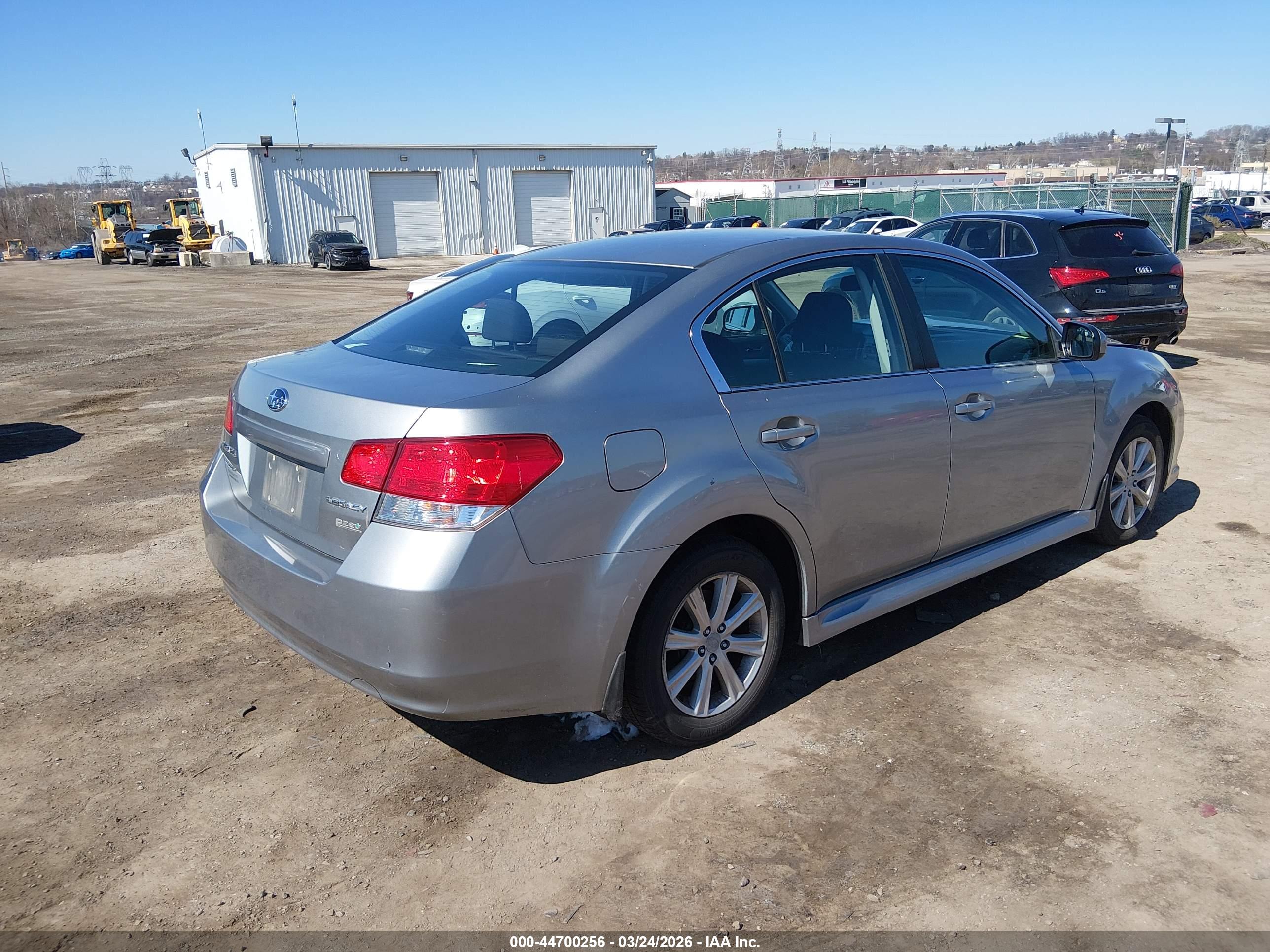 SUBARU LEGACY image 4