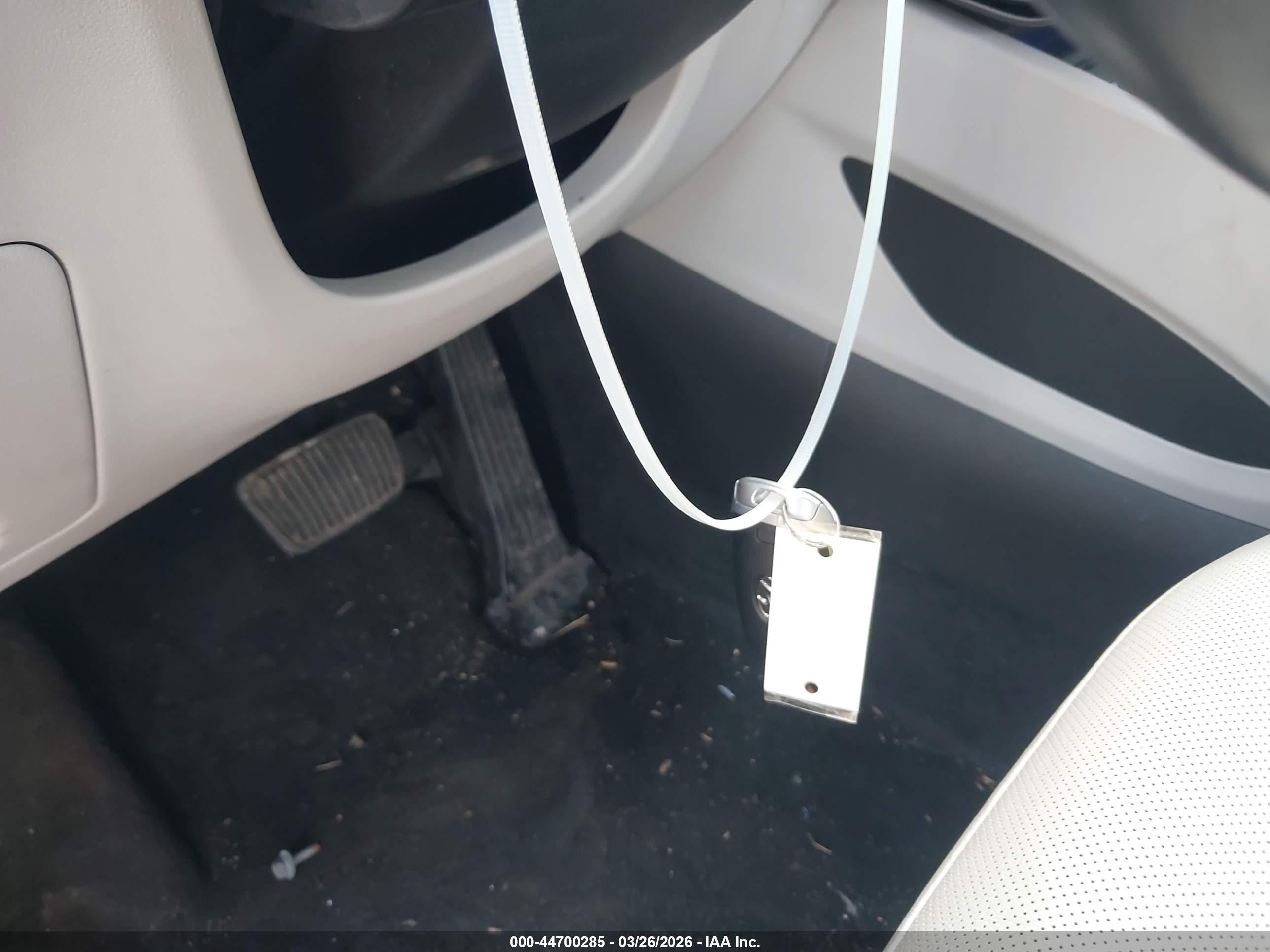 HYUNDAI TUCSON image 11