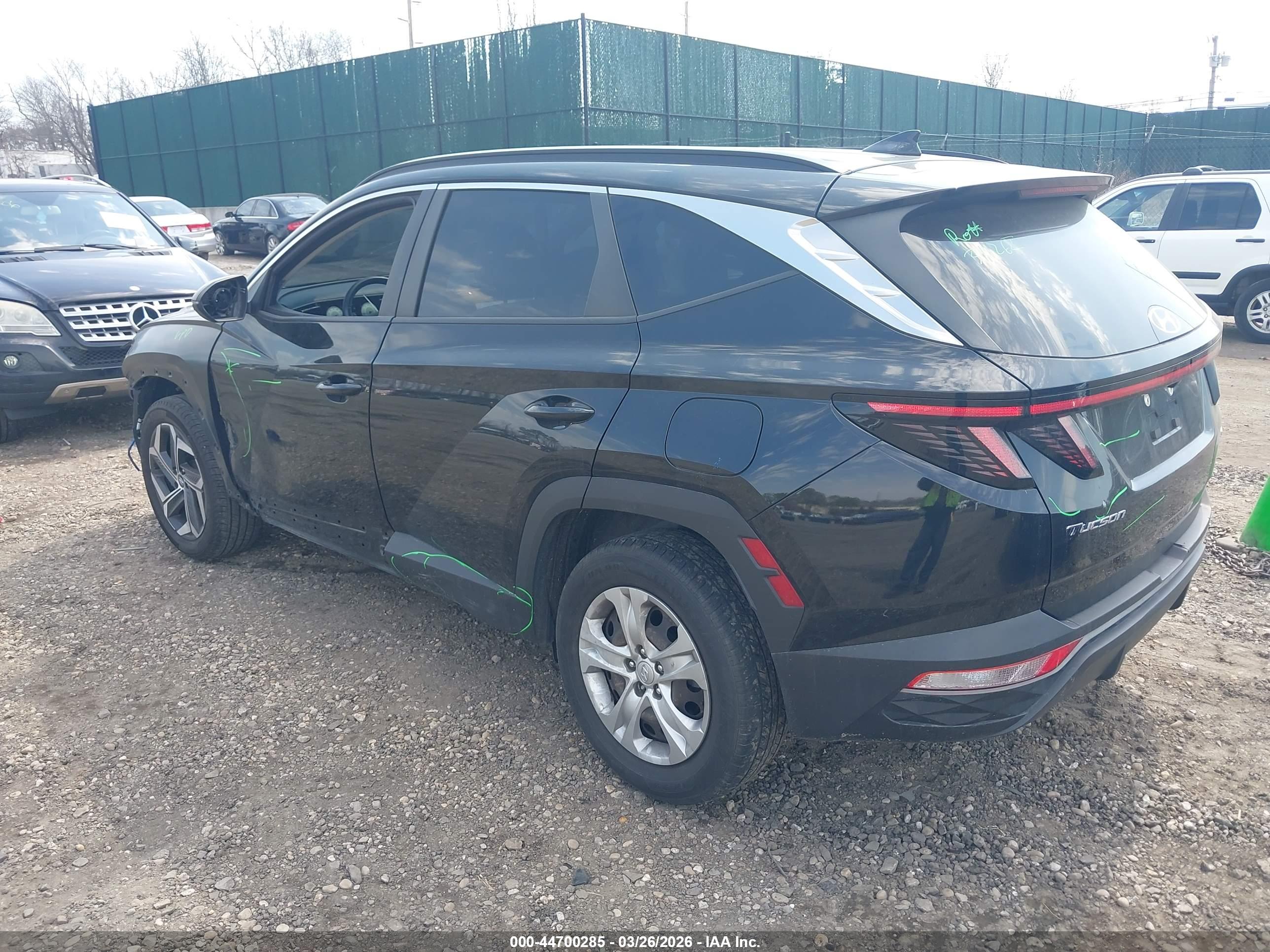 HYUNDAI TUCSON image 3