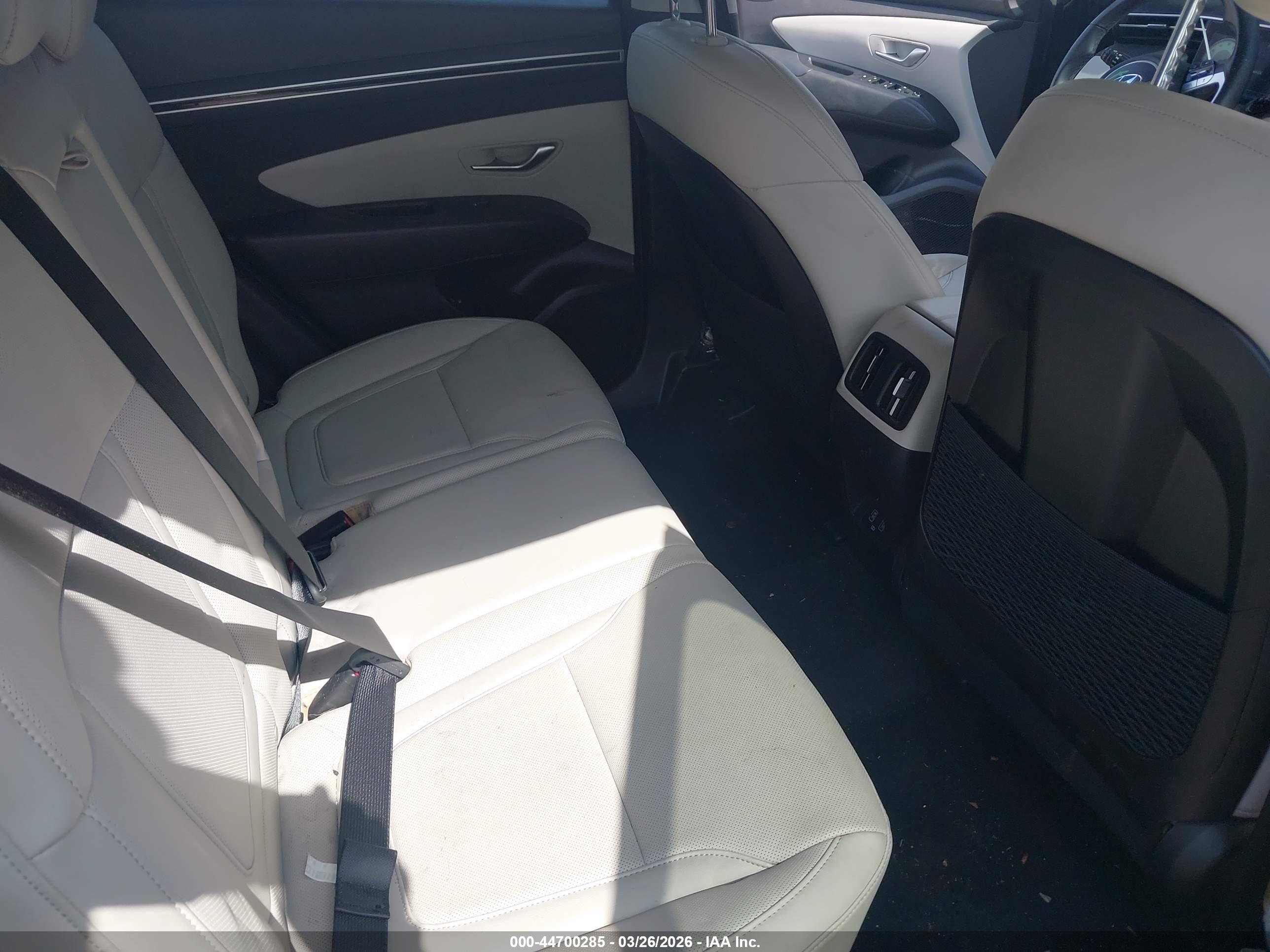 HYUNDAI TUCSON image 8