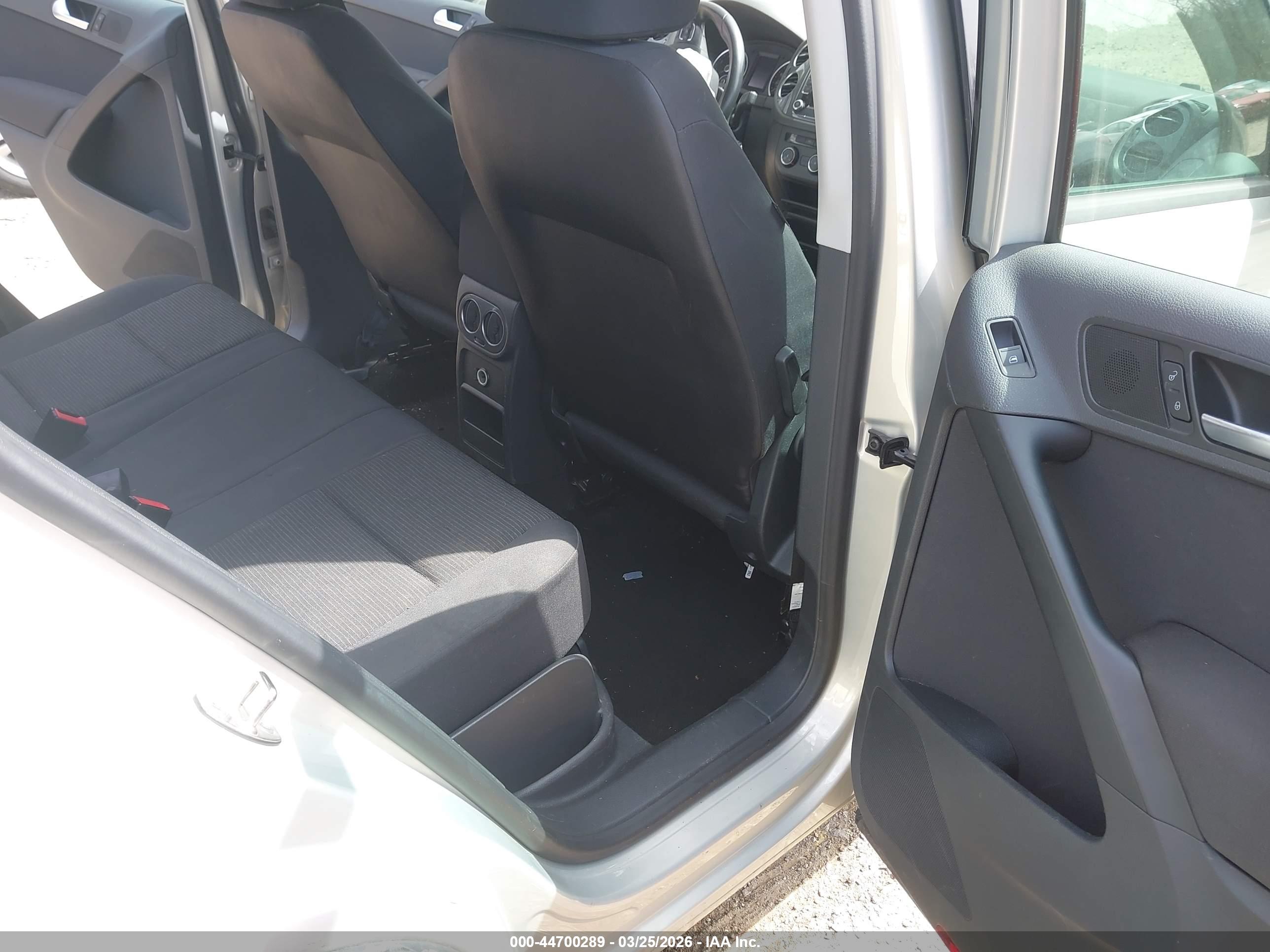 VOLKSWAGEN TIGUAN image 8