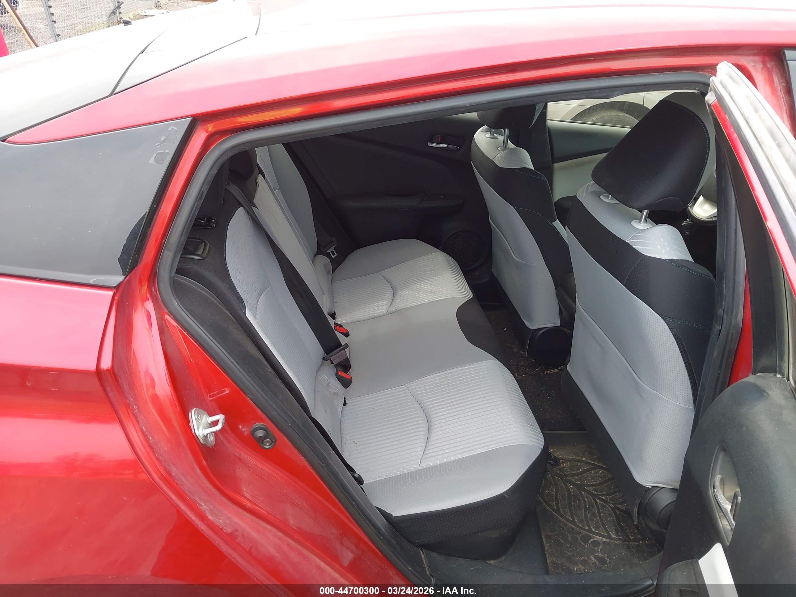 TOYOTA PRIUS image 8