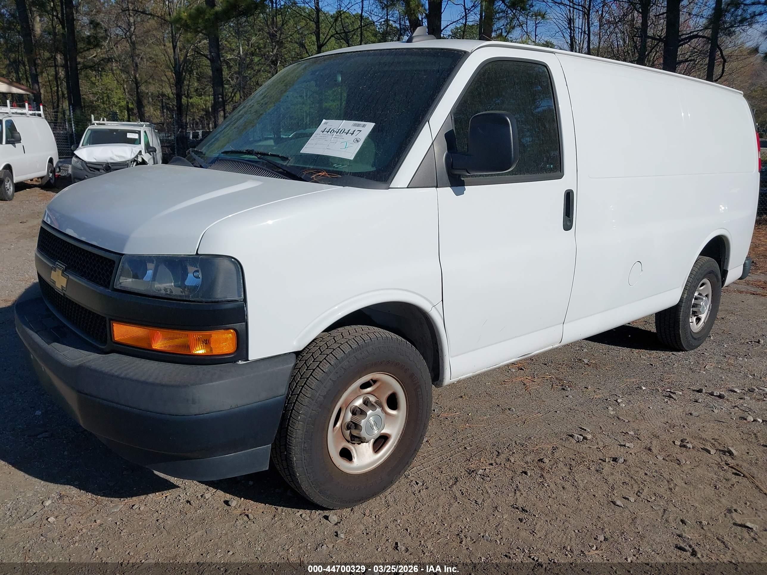 CHEVROLET EXPRESS image 2