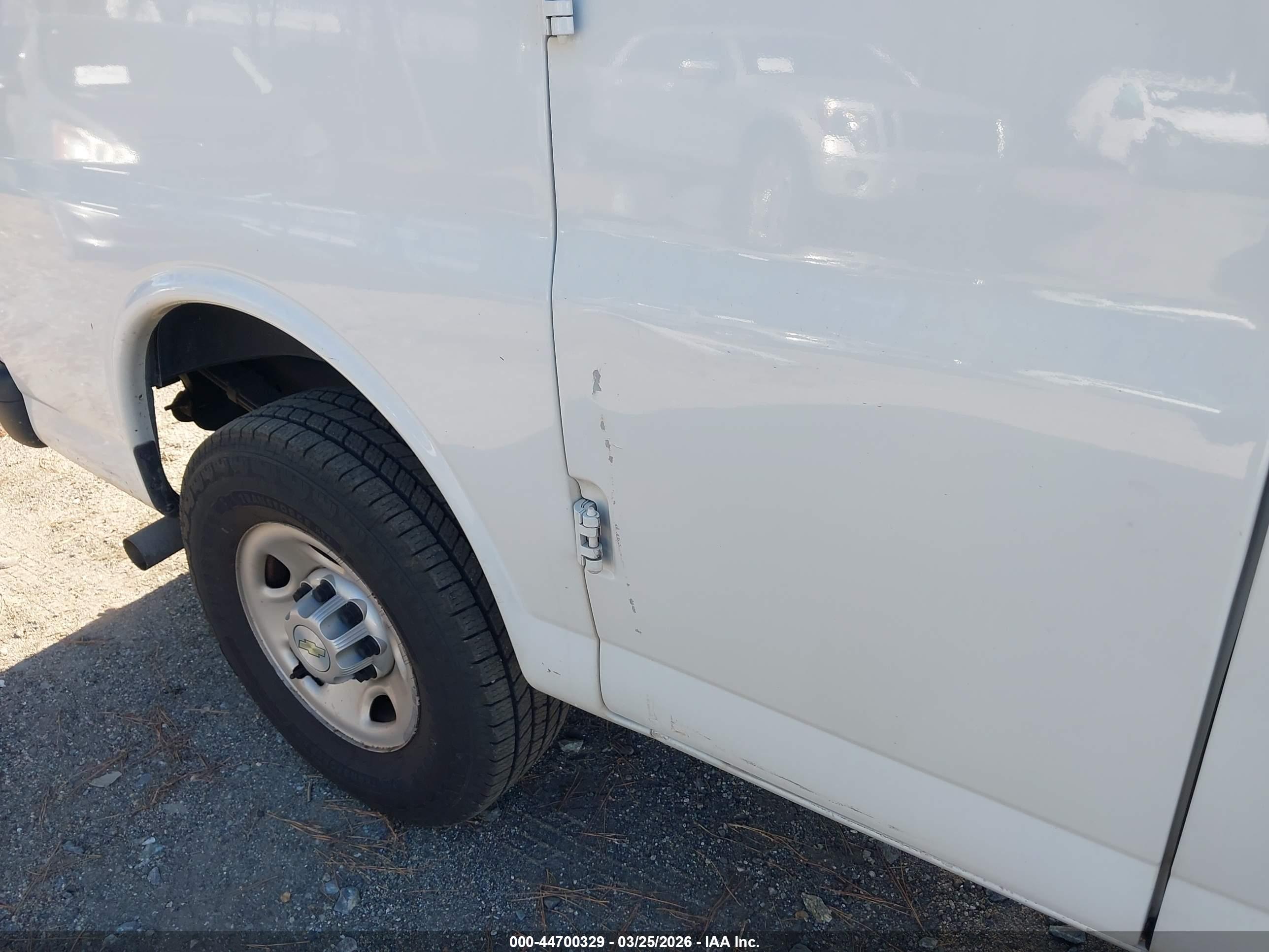 CHEVROLET EXPRESS image 6