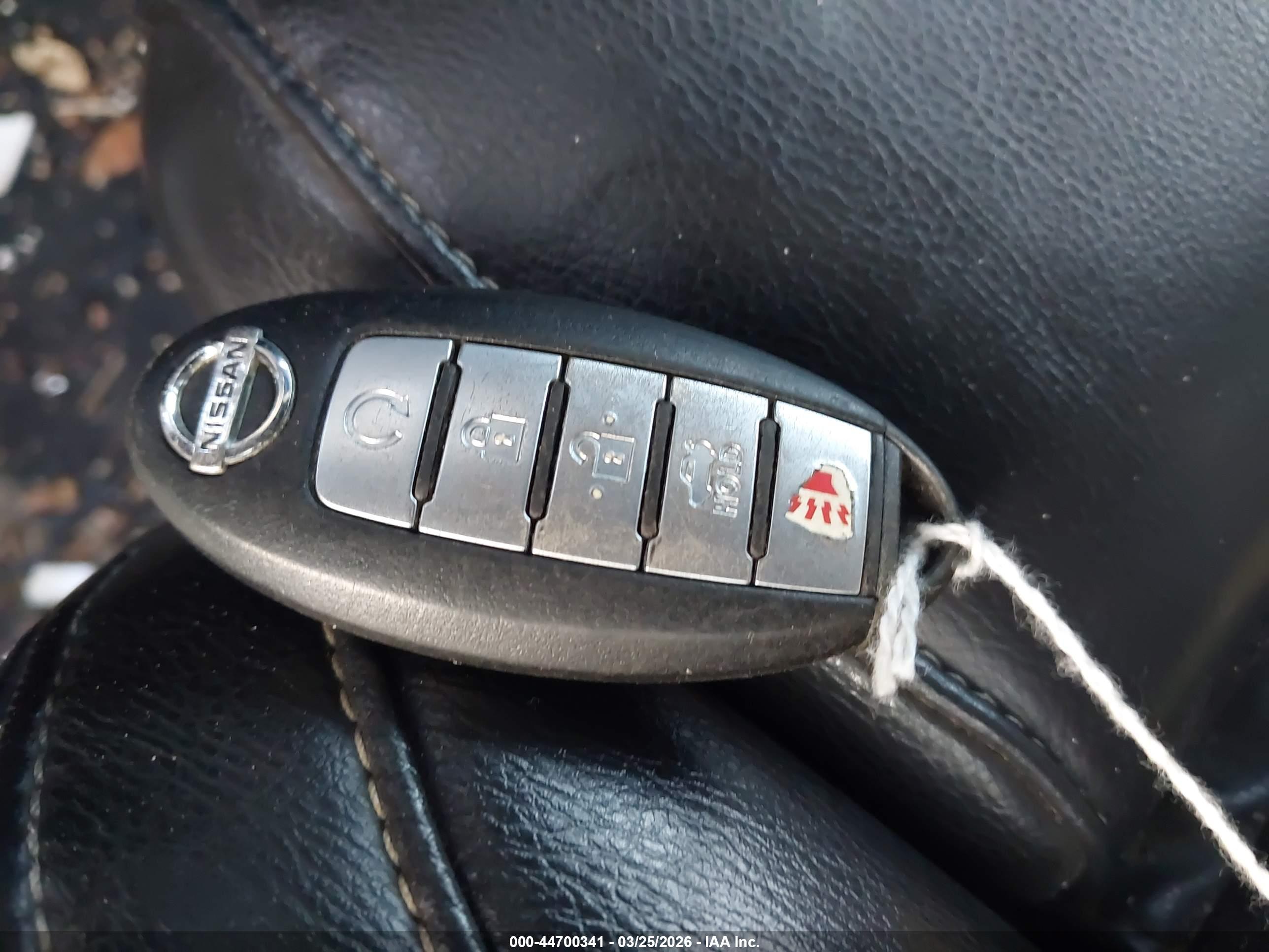 NISSAN MAXIMA image 11