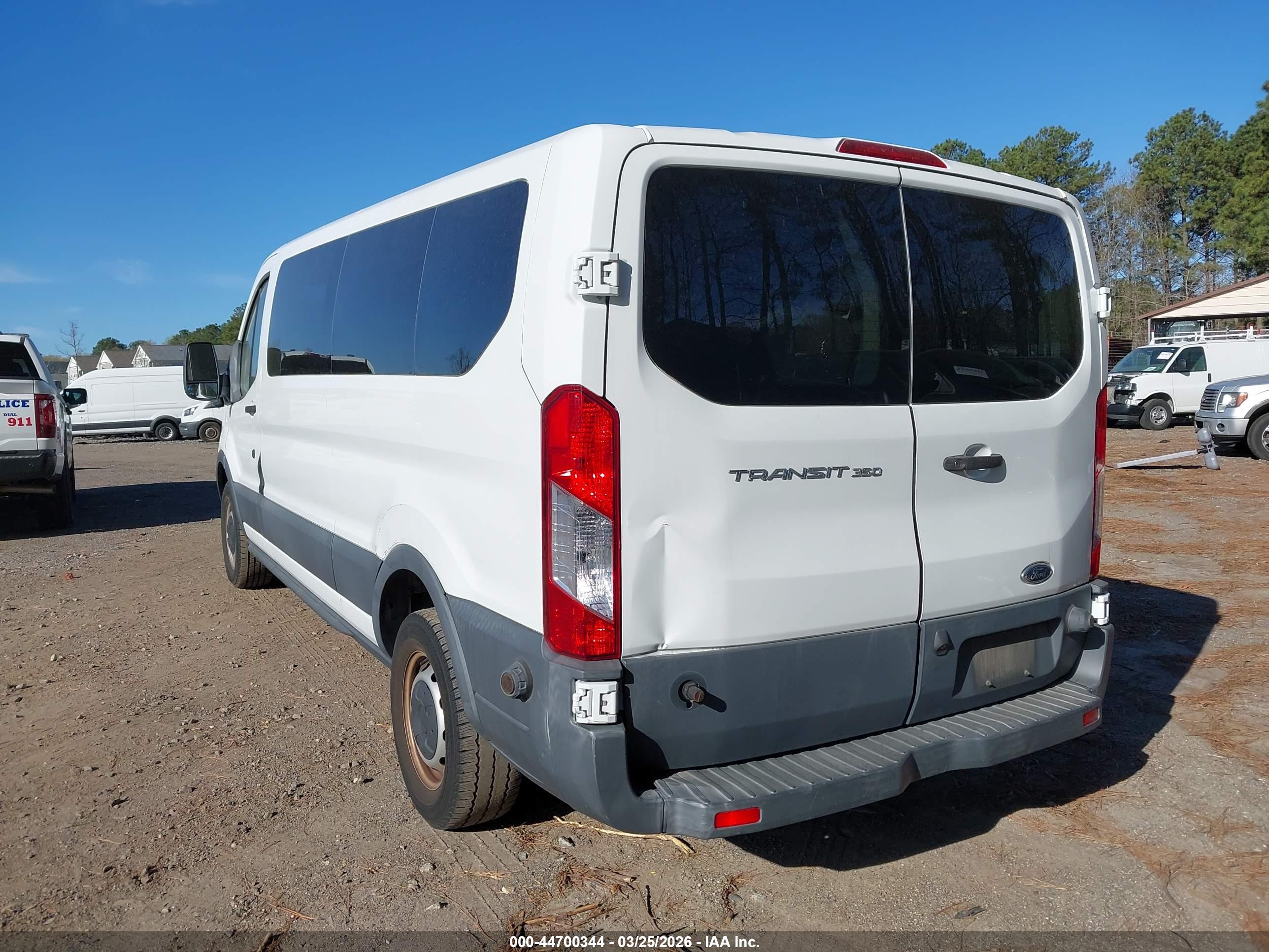 FORD TRANSIT-350 image 3