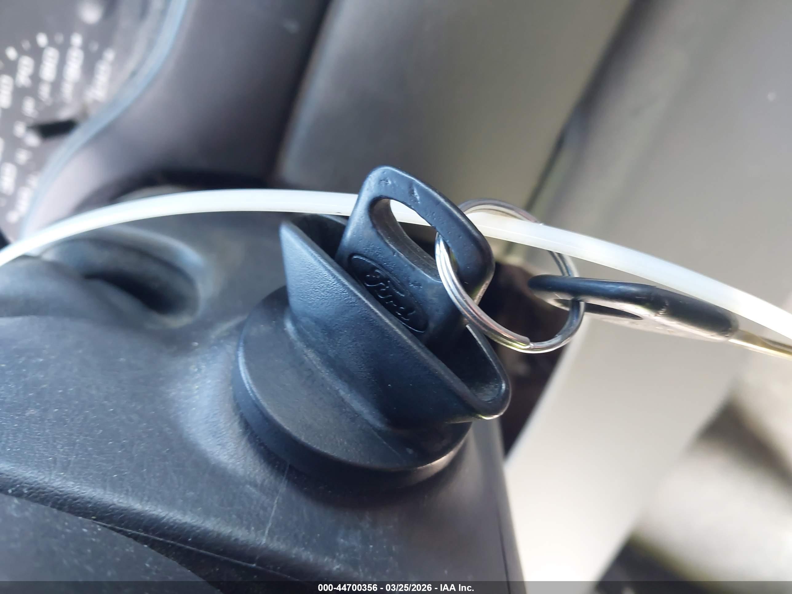FORD E-250 image 11
