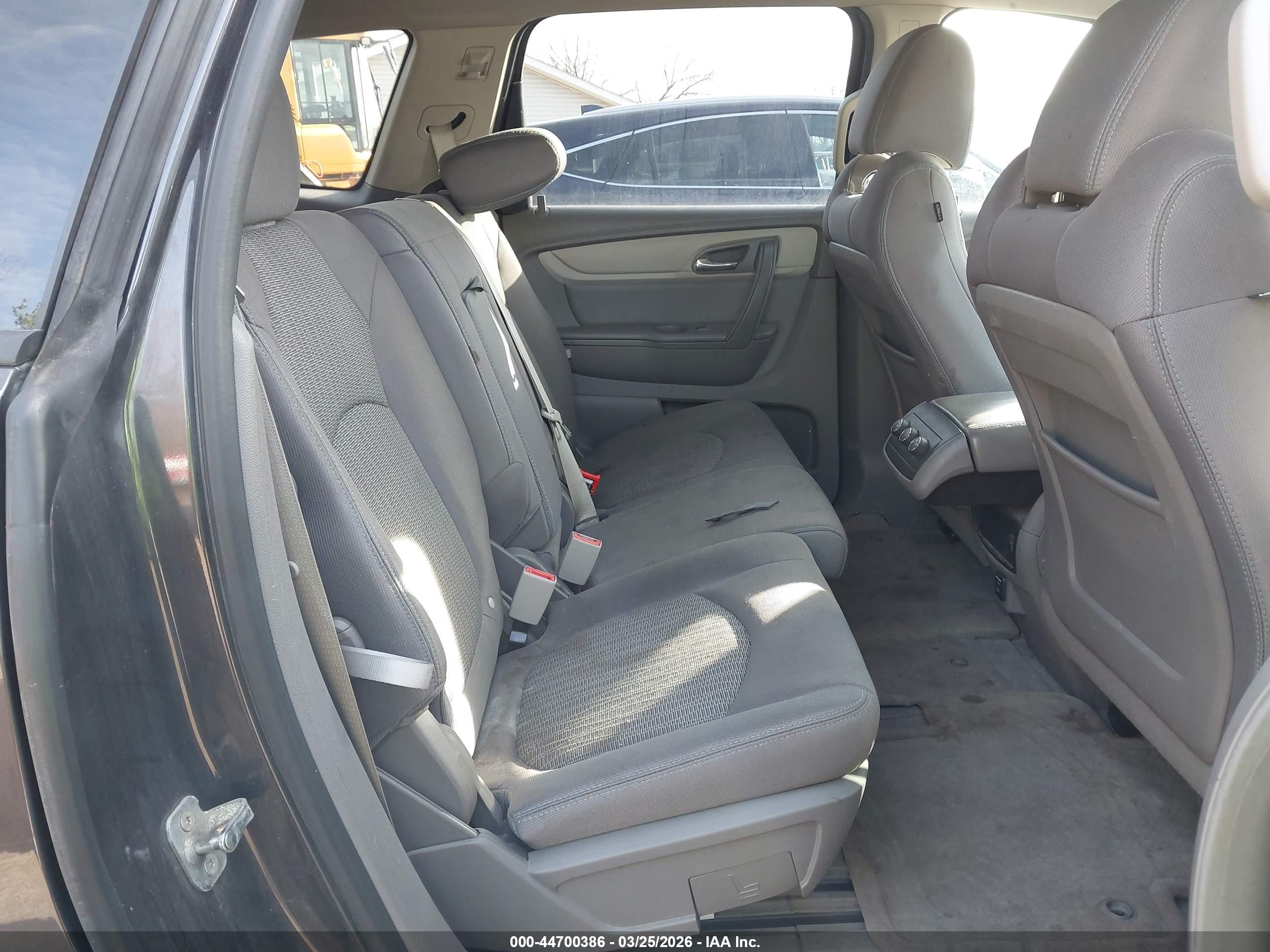 CHEVROLET TRAVERSE image 8