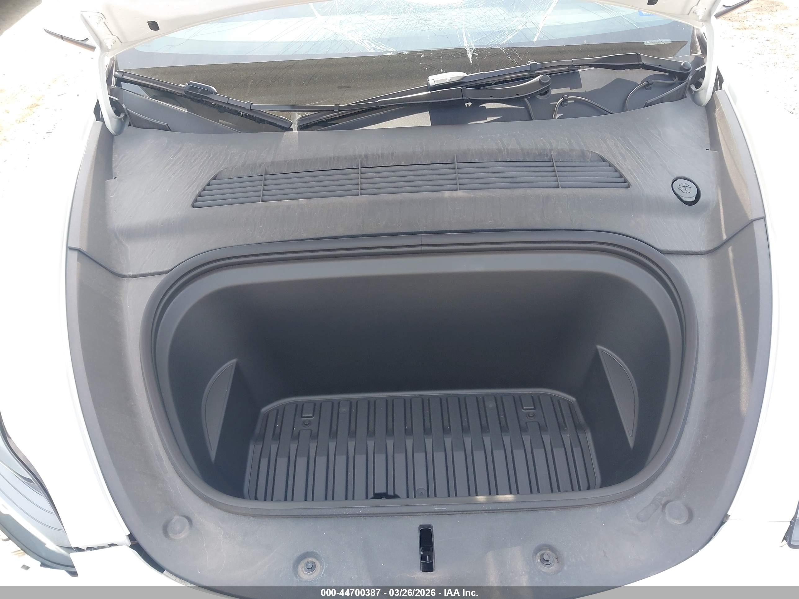 TESLA MODEL image 10