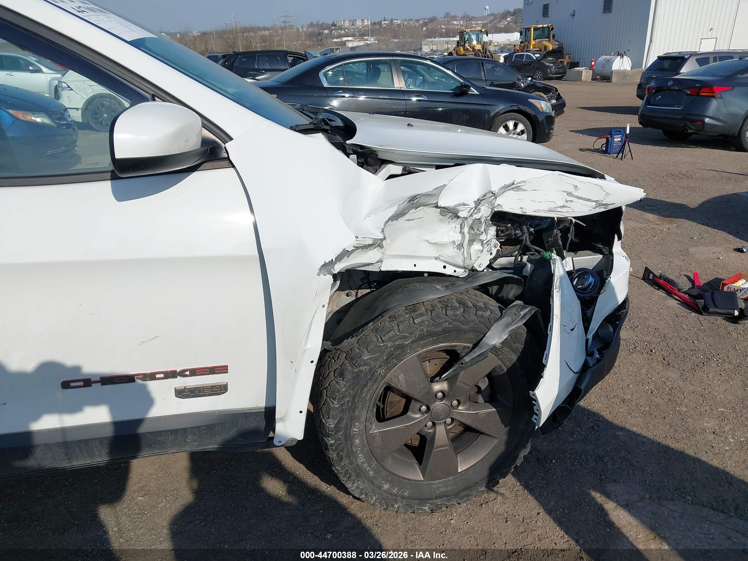 JEEP CHEROKEE image 6