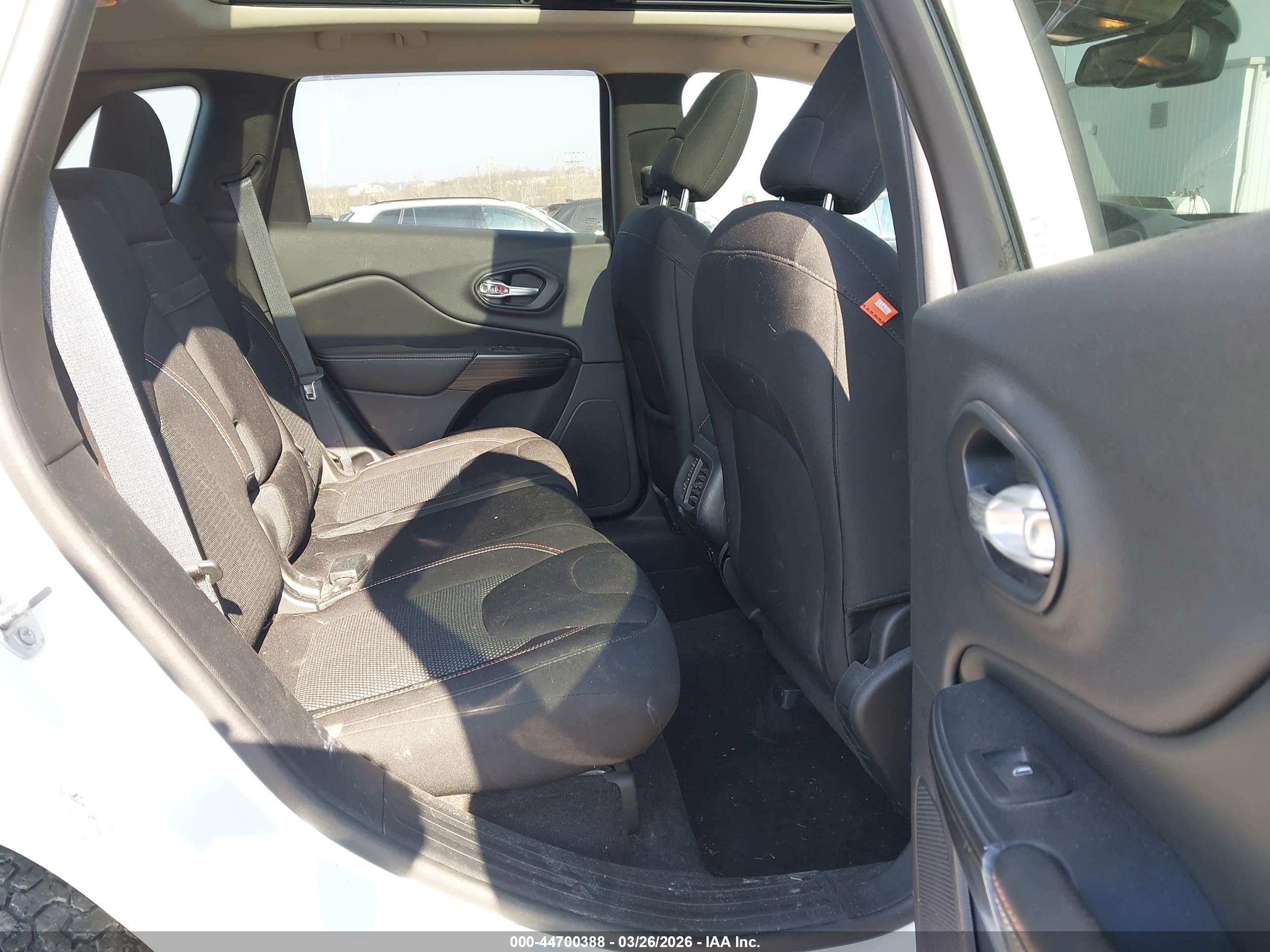 JEEP CHEROKEE image 8